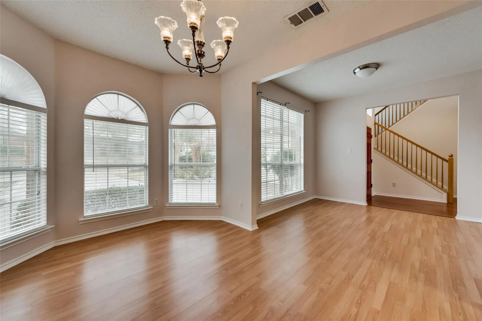 Single Family Residence For Rent in Rockwall County , 913 Wisperwood Drive, Rockwall, Texas 75087, 4 Bedroom, 3 Bathroom, 2 Garage spaces, 2,795 Sqft, built in 2000, mls#21367398, Real Estate Agent in Rockwall, Homes For Rent in Rockwall county, Homes For Rent in Rockwall, Realtor in Rockwall Texas, Real Estate Brokerage Independent Realty Texas, Luminita Cordes Realtor