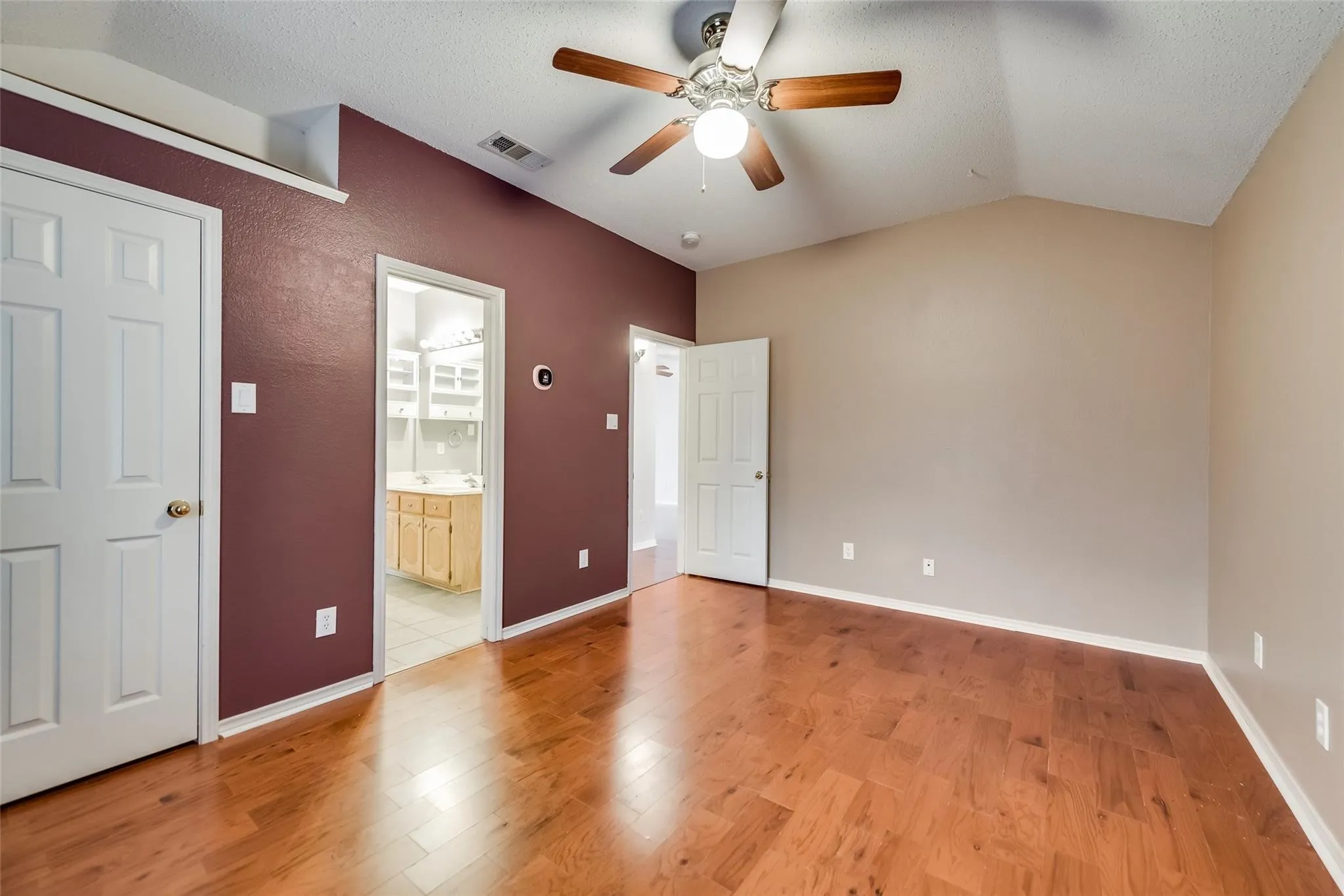 Single Family Residence For Rent in Rockwall County , 913 Wisperwood Drive, Rockwall, Texas 75087, 4 Bedroom, 3 Bathroom, 2 Garage spaces, 2,795 Sqft, built in 2000, mls#21367398, Real Estate Agent in Rockwall, Homes For Rent in Rockwall county, Homes For Rent in Rockwall, Realtor in Rockwall Texas, Real Estate Brokerage Independent Realty Texas, Luminita Cordes Realtor
