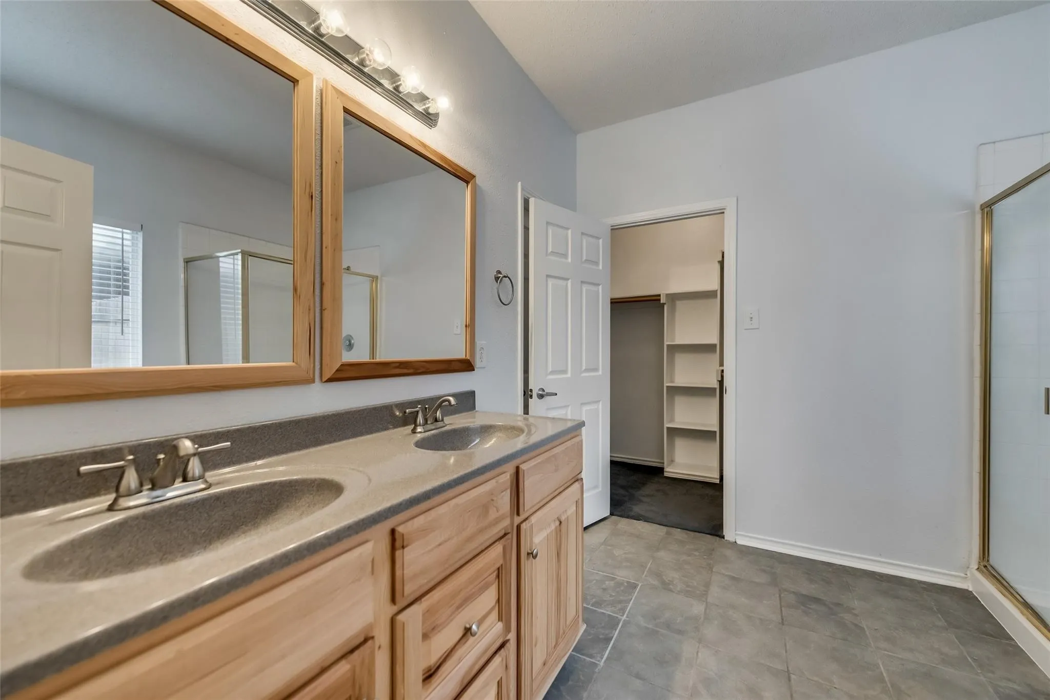 Single Family Residence For Rent in Rockwall County , 913 Wisperwood Drive, Rockwall, Texas 75087, 4 Bedroom, 3 Bathroom, 2 Garage spaces, 2,795 Sqft, built in 2000, mls#21367398, Real Estate Agent in Rockwall, Homes For Rent in Rockwall county, Homes For Rent in Rockwall, Realtor in Rockwall Texas, Real Estate Brokerage Independent Realty Texas, Luminita Cordes Realtor