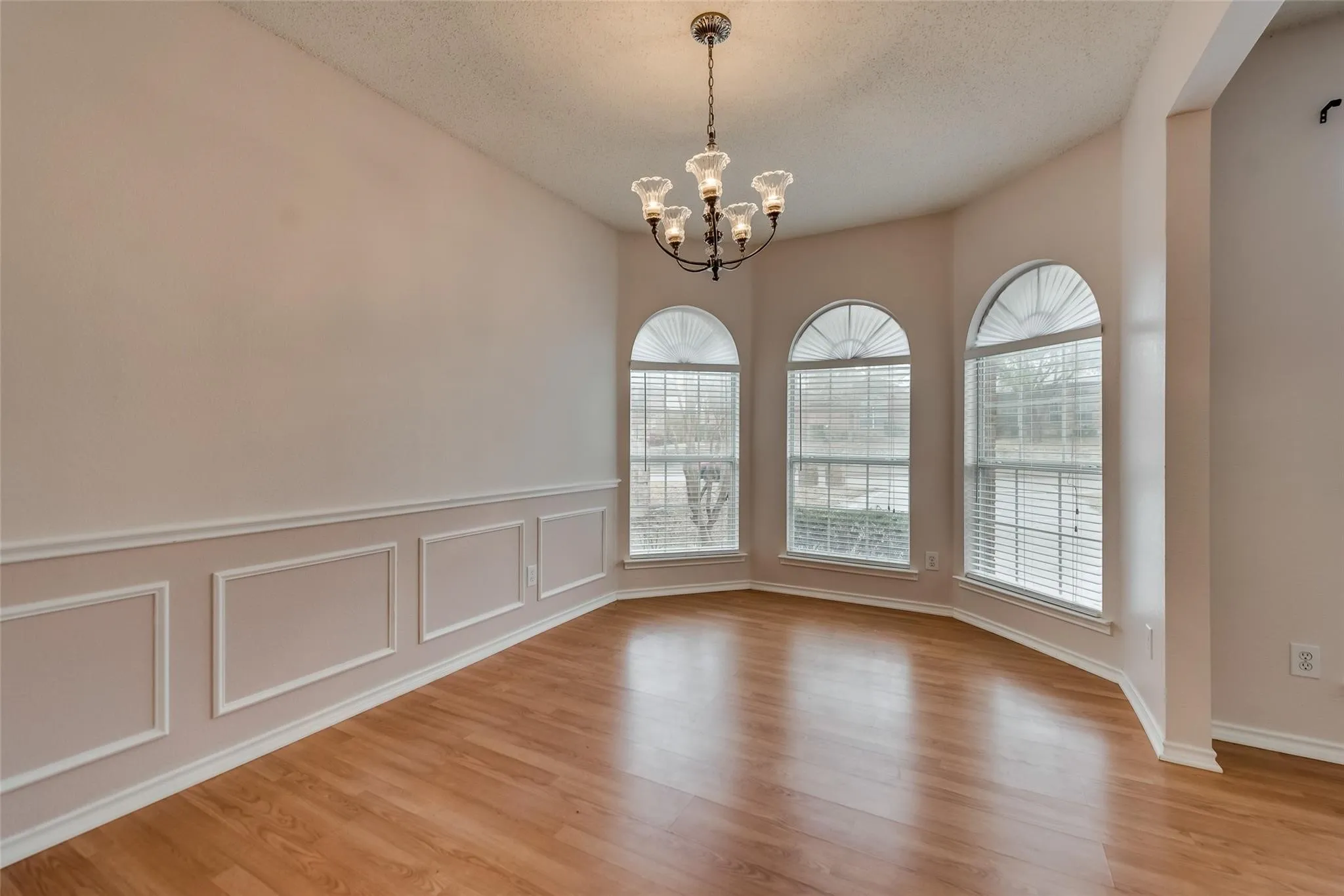 Single Family Residence For Rent in Rockwall County , 913 Wisperwood Drive, Rockwall, Texas 75087, 4 Bedroom, 3 Bathroom, 2 Garage spaces, 2,795 Sqft, built in 2000, mls#21367398, Real Estate Agent in Rockwall, Homes For Rent in Rockwall county, Homes For Rent in Rockwall, Realtor in Rockwall Texas, Real Estate Brokerage Independent Realty Texas, Luminita Cordes Realtor