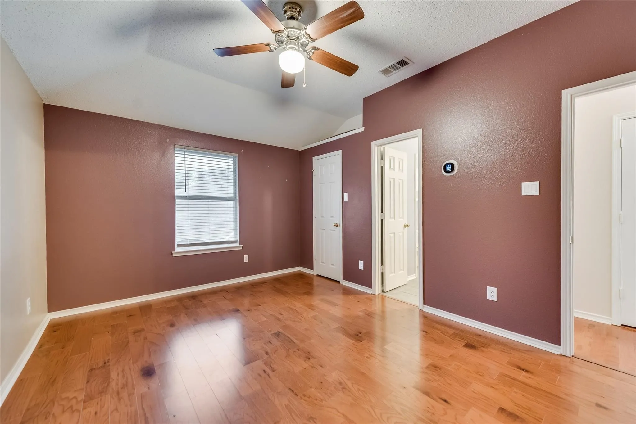Single Family Residence For Rent in Rockwall County , 913 Wisperwood Drive, Rockwall, Texas 75087, 4 Bedroom, 3 Bathroom, 2 Garage spaces, 2,795 Sqft, built in 2000, mls#21367398, Real Estate Agent in Rockwall, Homes For Rent in Rockwall county, Homes For Rent in Rockwall, Realtor in Rockwall Texas, Real Estate Brokerage Independent Realty Texas, Luminita Cordes Realtor