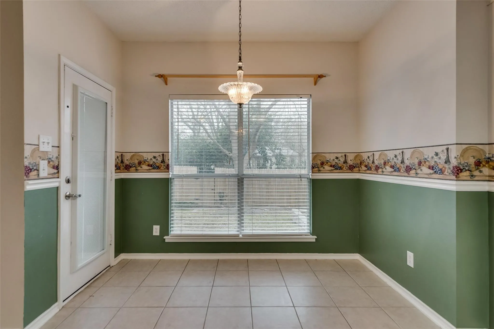 Single Family Residence For Rent in Rockwall County , 913 Wisperwood Drive, Rockwall, Texas 75087, 4 Bedroom, 3 Bathroom, 2 Garage spaces, 2,795 Sqft, built in 2000, mls#21367398, Real Estate Agent in Rockwall, Homes For Rent in Rockwall county, Homes For Rent in Rockwall, Realtor in Rockwall Texas, Real Estate Brokerage Independent Realty Texas, Luminita Cordes Realtor
