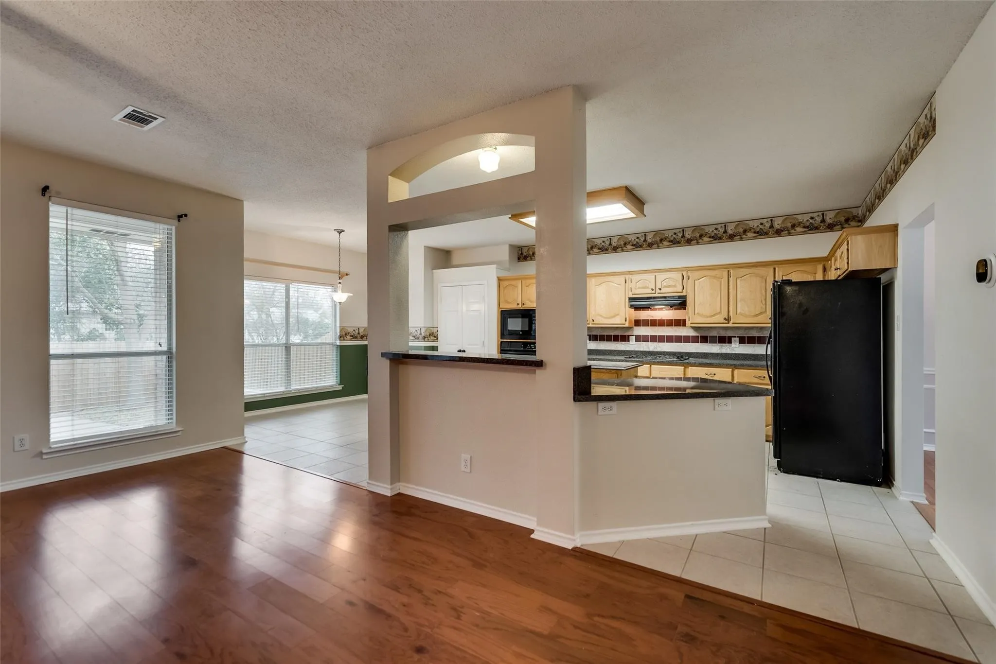 Single Family Residence For Rent in Rockwall County , 913 Wisperwood Drive, Rockwall, Texas 75087, 4 Bedroom, 3 Bathroom, 2 Garage spaces, 2,795 Sqft, built in 2000, mls#21367398, Real Estate Agent in Rockwall, Homes For Rent in Rockwall county, Homes For Rent in Rockwall, Realtor in Rockwall Texas, Real Estate Brokerage Independent Realty Texas, Luminita Cordes Realtor