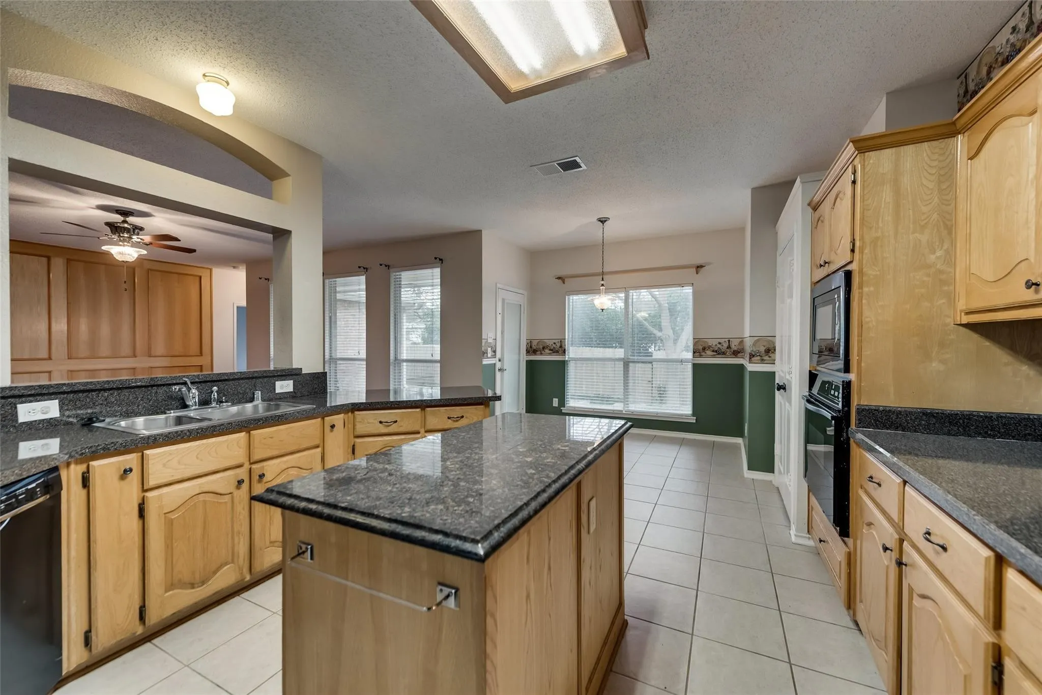 Single Family Residence For Rent in Rockwall County , 913 Wisperwood Drive, Rockwall, Texas 75087, 4 Bedroom, 3 Bathroom, 2 Garage spaces, 2,795 Sqft, built in 2000, mls#21367398, Real Estate Agent in Rockwall, Homes For Rent in Rockwall county, Homes For Rent in Rockwall, Realtor in Rockwall Texas, Real Estate Brokerage Independent Realty Texas, Luminita Cordes Realtor