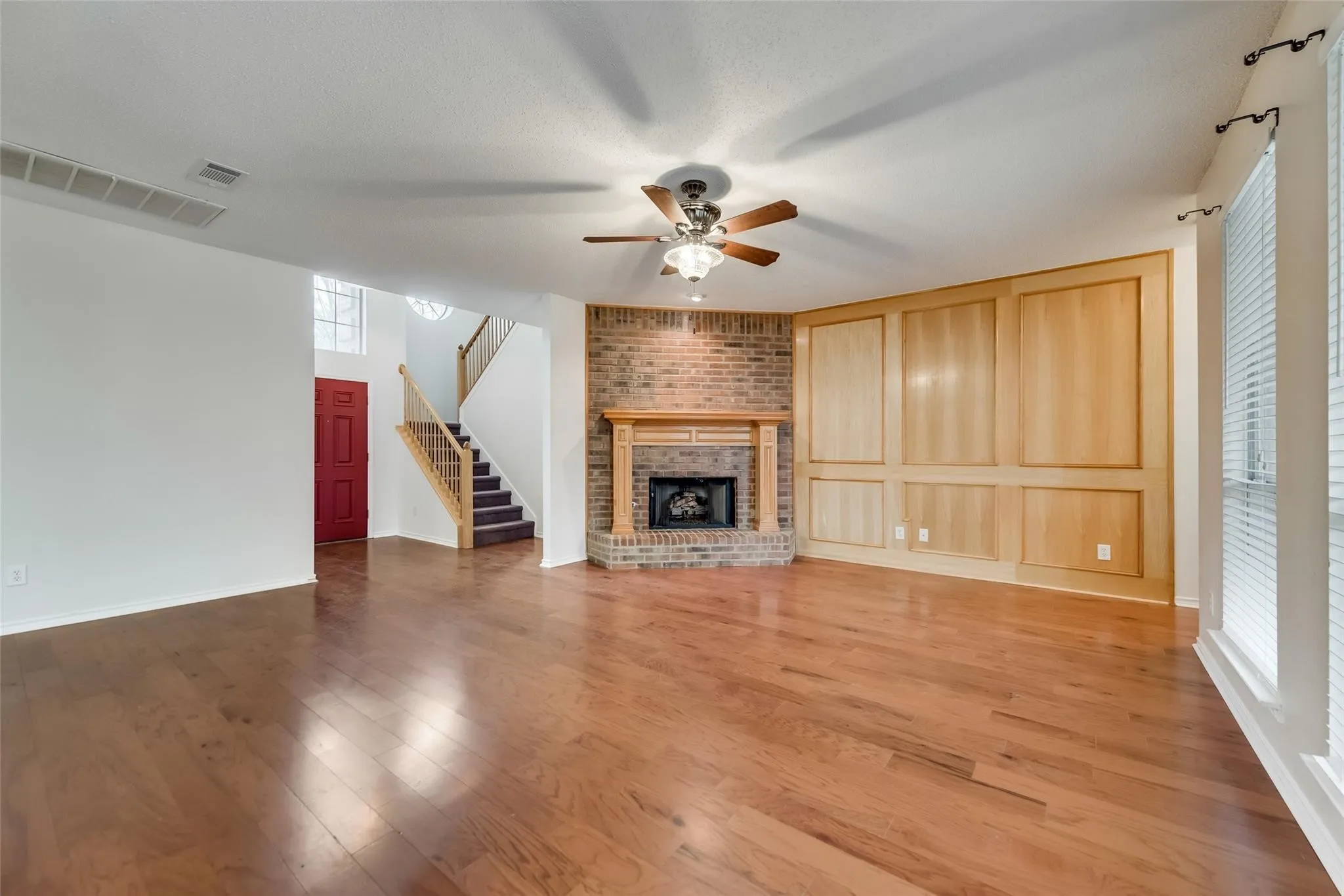 Single Family Residence For Rent in Rockwall County , 913 Wisperwood Drive, Rockwall, Texas 75087, 4 Bedroom, 3 Bathroom, 2 Garage spaces, 2,795 Sqft, built in 2000, mls#21367398, Real Estate Agent in Rockwall, Homes For Rent in Rockwall county, Homes For Rent in Rockwall, Realtor in Rockwall Texas, Real Estate Brokerage Independent Realty Texas, Luminita Cordes Realtor