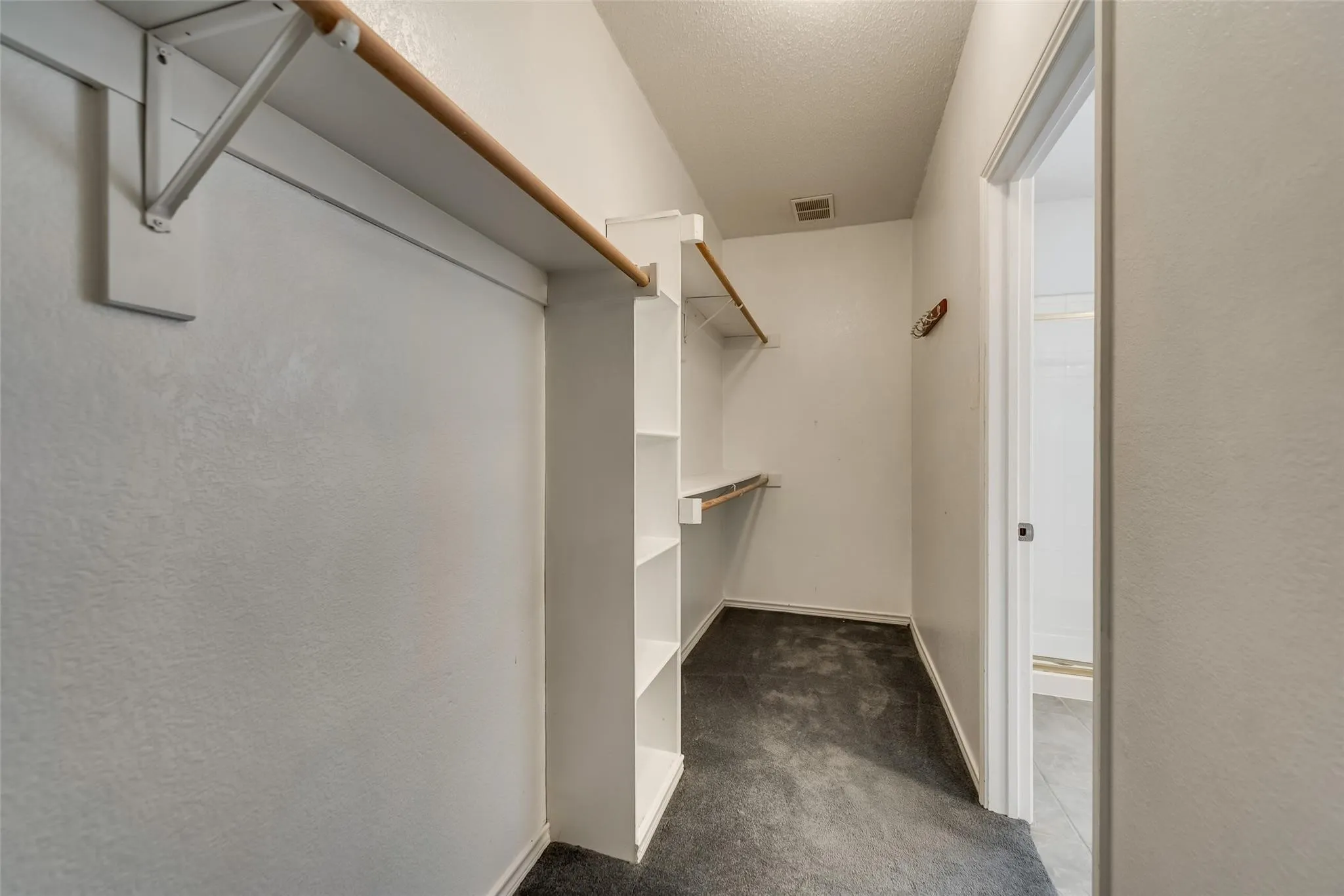 Single Family Residence For Rent in Rockwall County , 913 Wisperwood Drive, Rockwall, Texas 75087, 4 Bedroom, 3 Bathroom, 2 Garage spaces, 2,795 Sqft, built in 2000, mls#21367398, Real Estate Agent in Rockwall, Homes For Rent in Rockwall county, Homes For Rent in Rockwall, Realtor in Rockwall Texas, Real Estate Brokerage Independent Realty Texas, Luminita Cordes Realtor