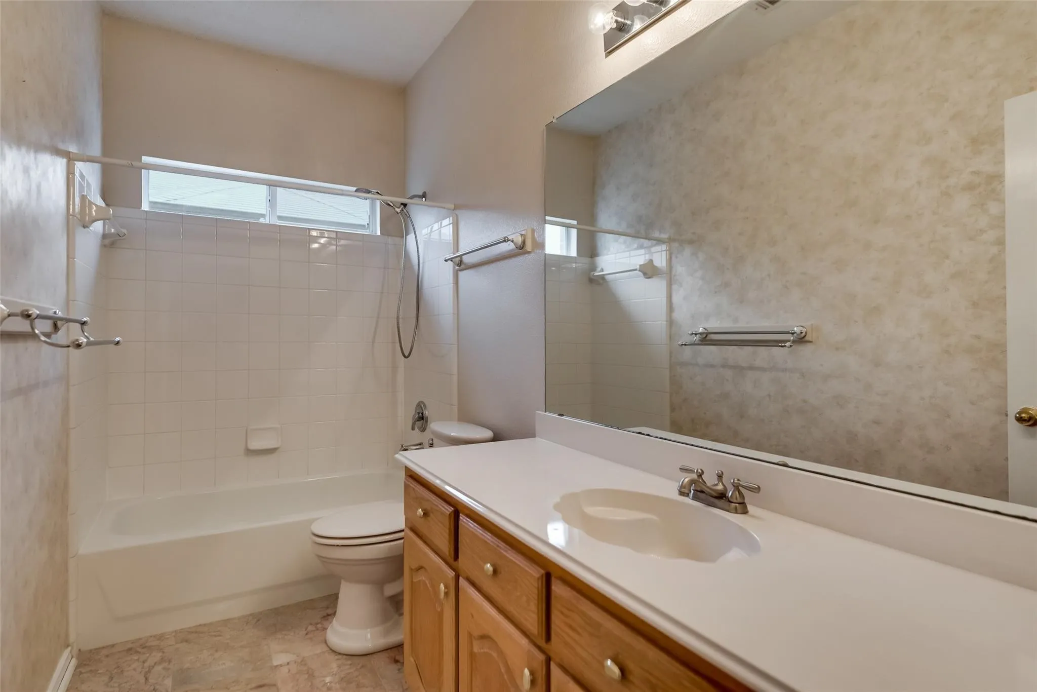 Single Family Residence For Rent in Rockwall County , 913 Wisperwood Drive, Rockwall, Texas 75087, 4 Bedroom, 3 Bathroom, 2 Garage spaces, 2,795 Sqft, built in 2000, mls#21367398, Real Estate Agent in Rockwall, Homes For Rent in Rockwall county, Homes For Rent in Rockwall, Realtor in Rockwall Texas, Real Estate Brokerage Independent Realty Texas, Luminita Cordes Realtor