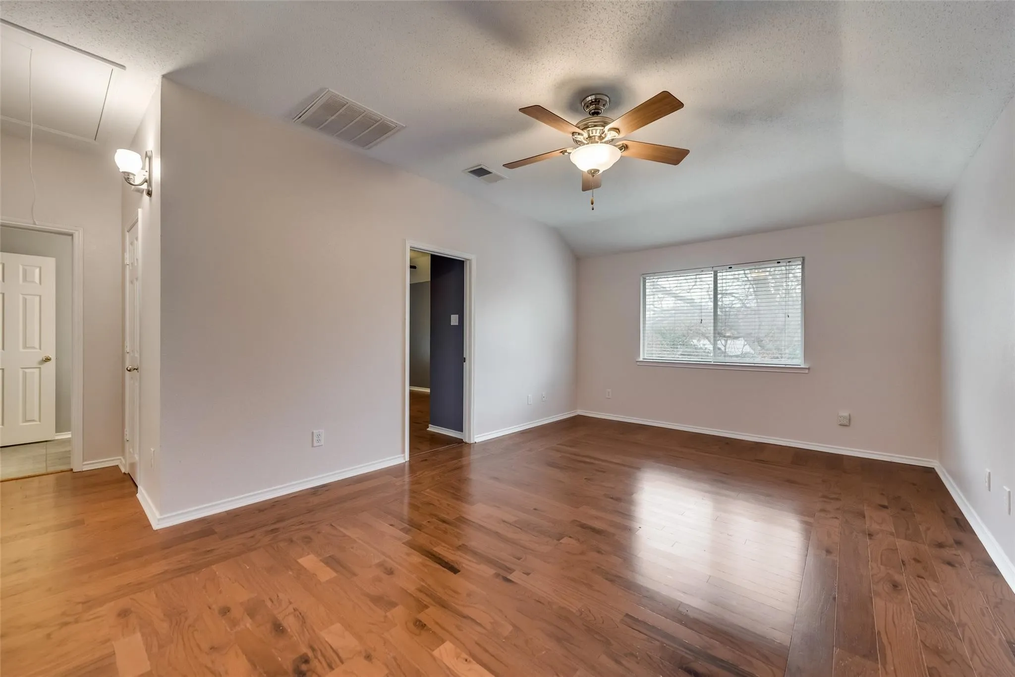 Single Family Residence For Rent in Rockwall County , 913 Wisperwood Drive, Rockwall, Texas 75087, 4 Bedroom, 3 Bathroom, 2 Garage spaces, 2,795 Sqft, built in 2000, mls#21367398, Real Estate Agent in Rockwall, Homes For Rent in Rockwall county, Homes For Rent in Rockwall, Realtor in Rockwall Texas, Real Estate Brokerage Independent Realty Texas, Luminita Cordes Realtor