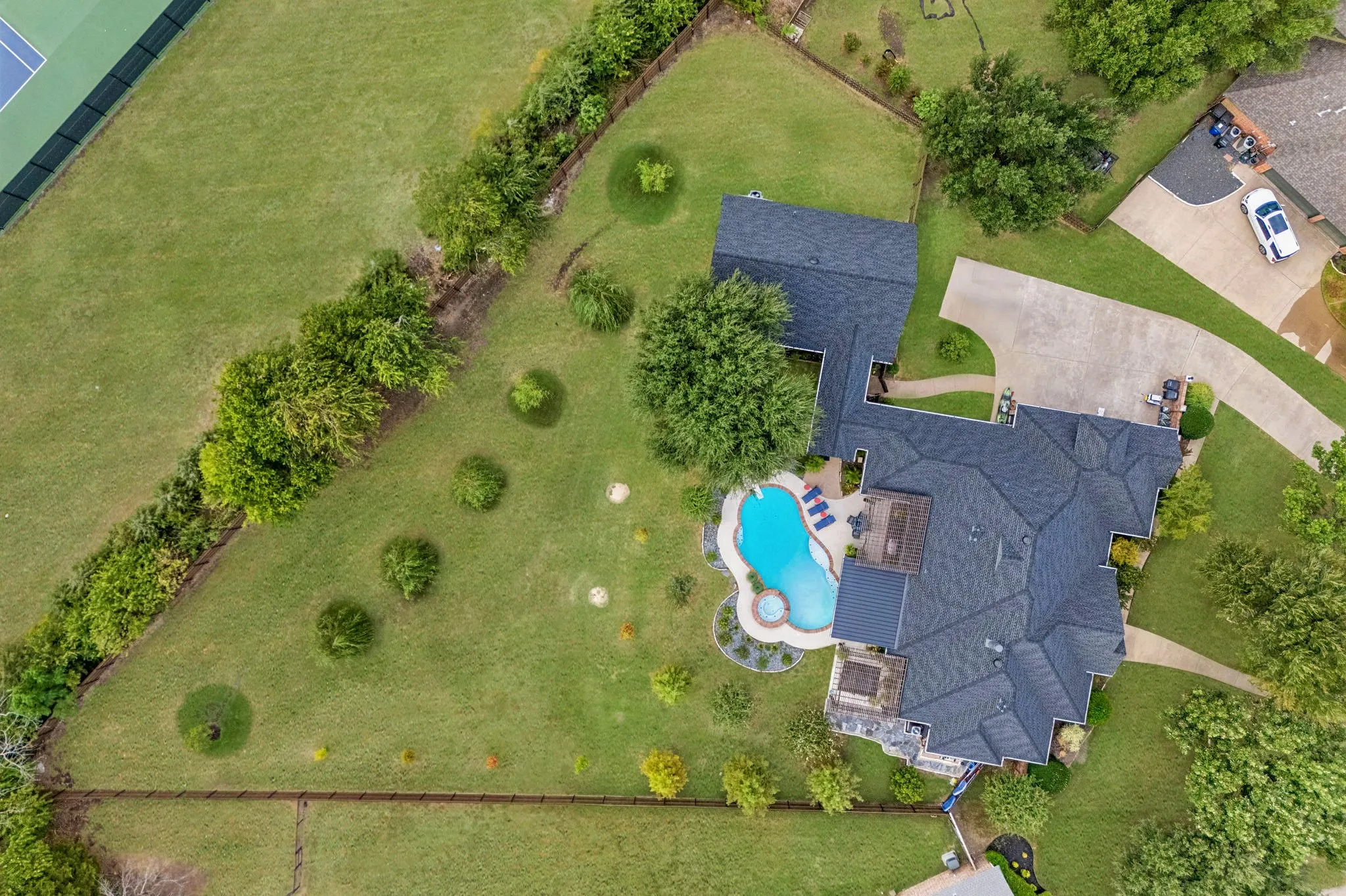 Single Family Residence For Sale in Ellis County , 2430 Savanna Circle, Midlothian, Texas 76065, 4 Bedroom, 3 Bathroom, 3 Garage spaces, 3,868 Sqft, built in 2001, mls#21372726, Real Estate Agent in Midlothian, Homes For Sale in Ellis county, Homes For Sale in Midlothian, Realtor in Midlothian Texas, Real Estate Brokerage Independent Realty Texas, Luminita Cordes Realtor