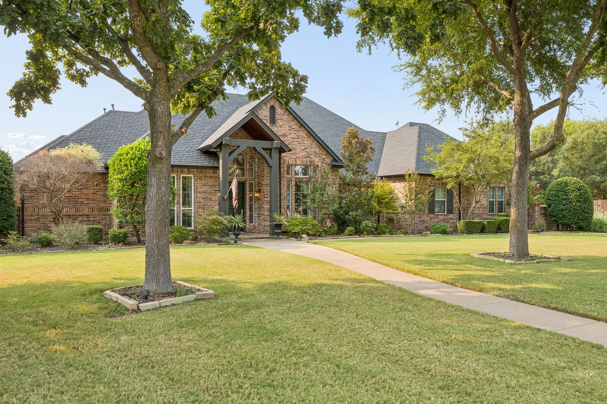 Single Family Residence For Sale in Ellis County , 2430 Savanna Circle, Midlothian, Texas 76065, 4 Bedroom, 3 Bathroom, 3 Garage spaces, 3,868 Sqft, built in 2001, mls#21372726, Real Estate Agent in Midlothian, Homes For Sale in Ellis county, Homes For Sale in Midlothian, Realtor in Midlothian Texas, Real Estate Brokerage Independent Realty Texas, Luminita Cordes Realtor