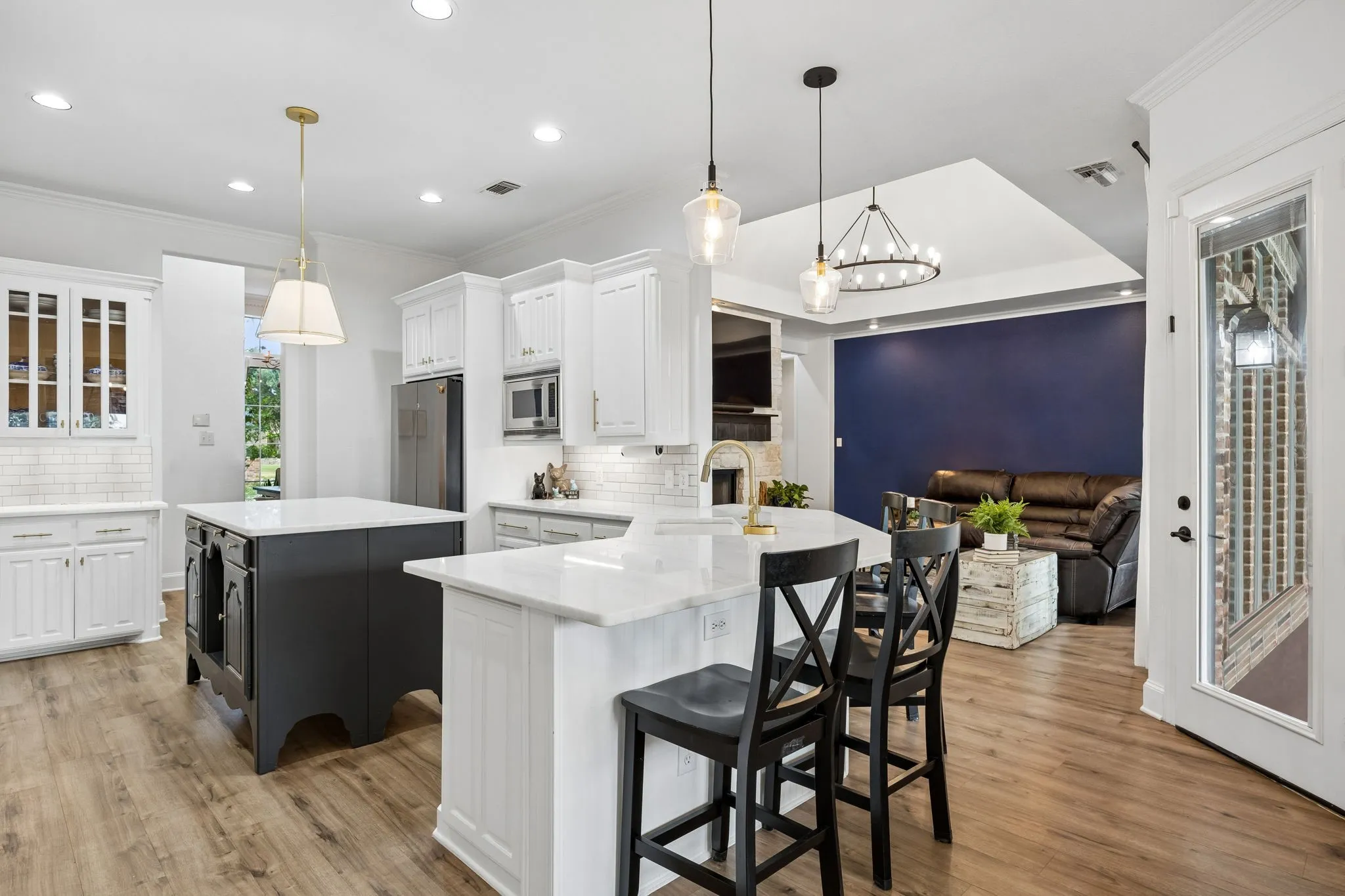 Single Family Residence For Sale in Ellis County , 2430 Savanna Circle, Midlothian, Texas 76065, 4 Bedroom, 3 Bathroom, 3 Garage spaces, 3,868 Sqft, built in 2001, mls#21372726, Real Estate Agent in Midlothian, Homes For Sale in Ellis county, Homes For Sale in Midlothian, Realtor in Midlothian Texas, Real Estate Brokerage Independent Realty Texas, Luminita Cordes Realtor