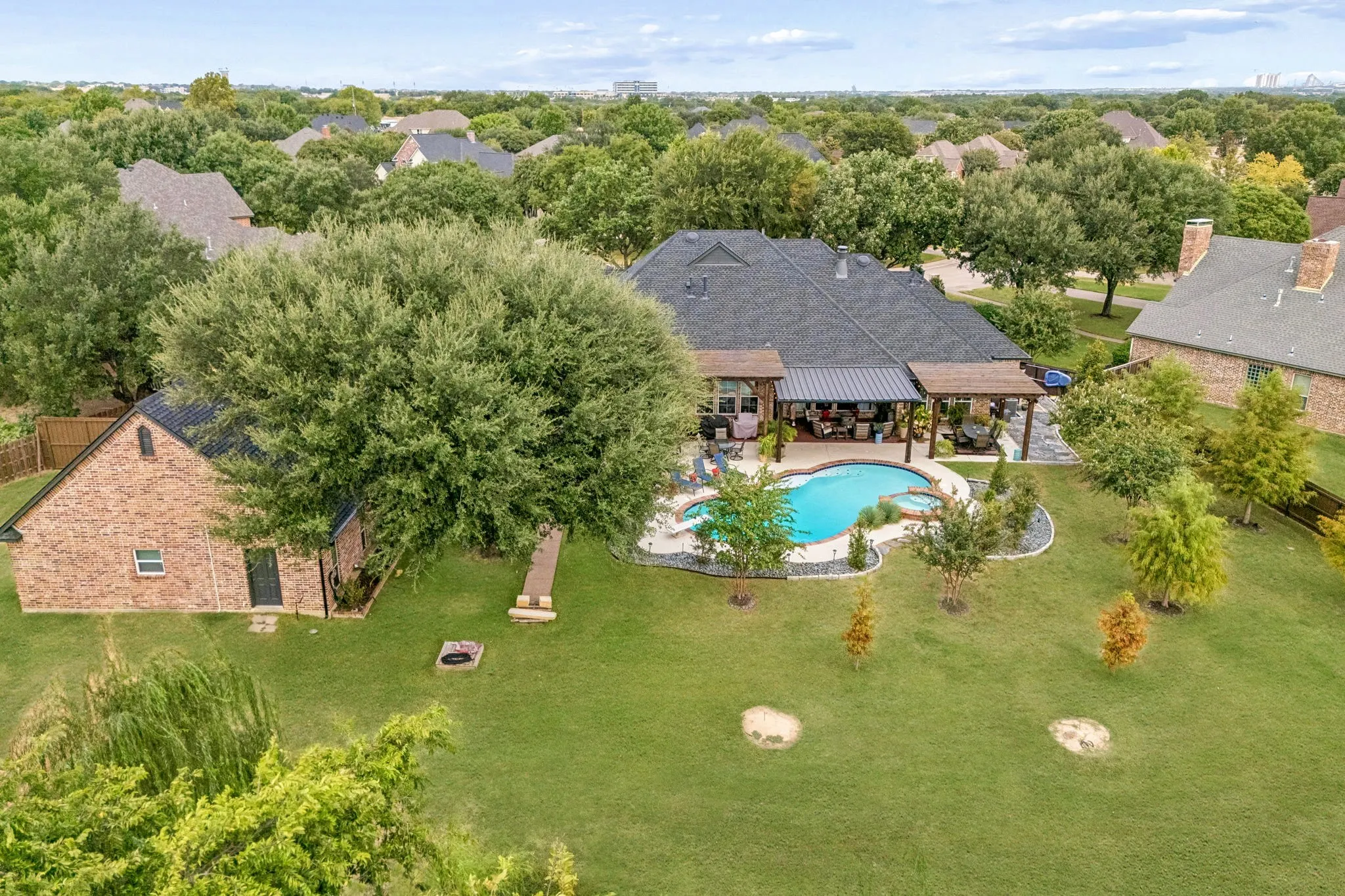 Single Family Residence For Sale in Ellis County , 2430 Savanna Circle, Midlothian, Texas 76065, 4 Bedroom, 3 Bathroom, 3 Garage spaces, 3,868 Sqft, built in 2001, mls#21372726, Real Estate Agent in Midlothian, Homes For Sale in Ellis county, Homes For Sale in Midlothian, Realtor in Midlothian Texas, Real Estate Brokerage Independent Realty Texas, Luminita Cordes Realtor