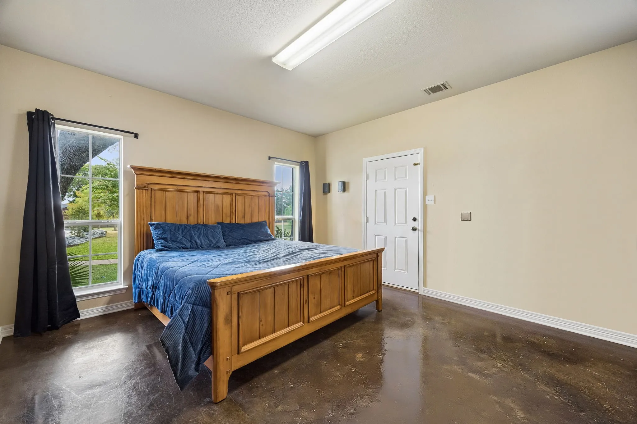 Single Family Residence For Sale in Ellis County , 2430 Savanna Circle, Midlothian, Texas 76065, 4 Bedroom, 3 Bathroom, 3 Garage spaces, 3,868 Sqft, built in 2001, mls#21372726, Real Estate Agent in Midlothian, Homes For Sale in Ellis county, Homes For Sale in Midlothian, Realtor in Midlothian Texas, Real Estate Brokerage Independent Realty Texas, Luminita Cordes Realtor