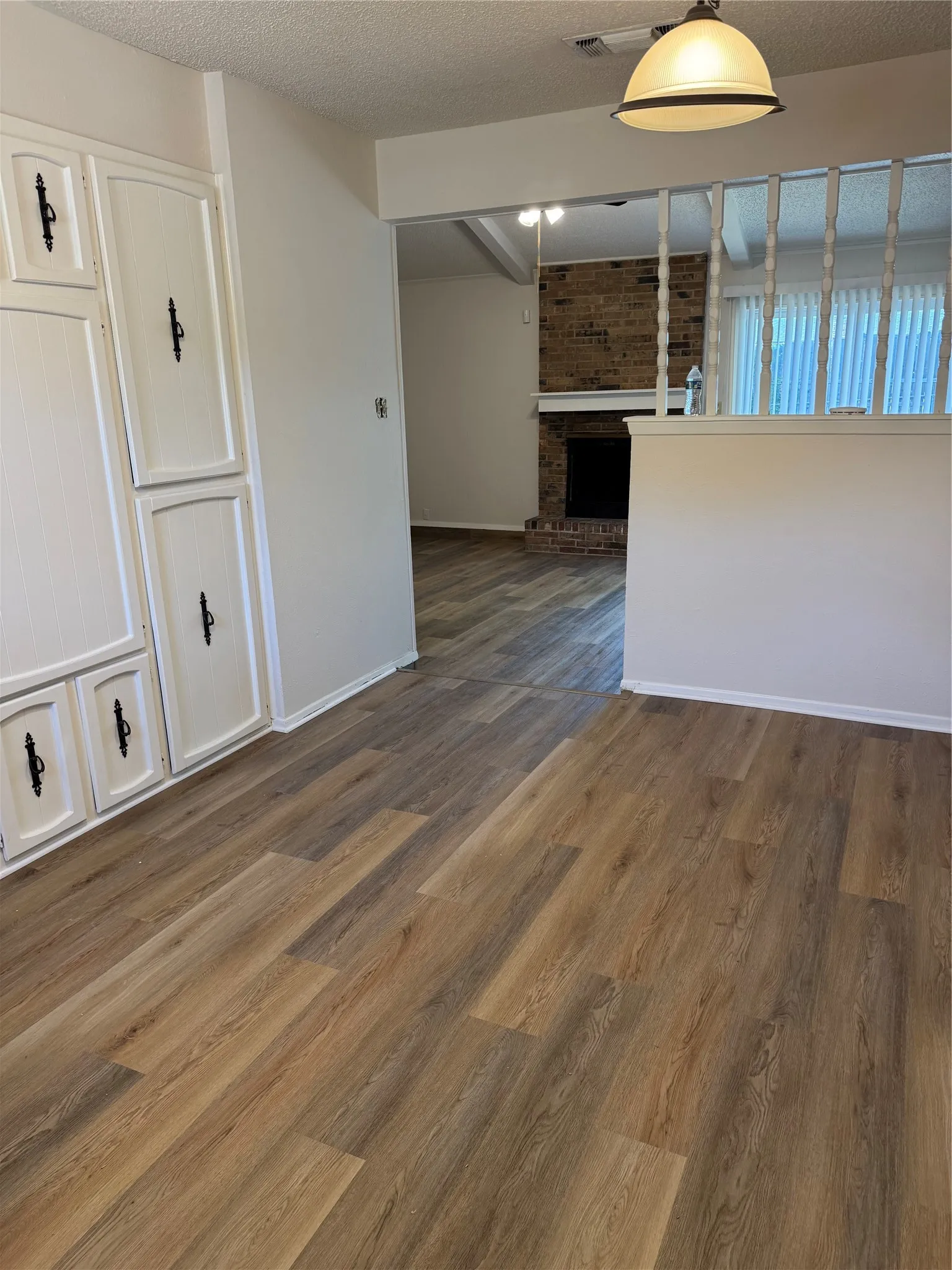 Single Family Residence For Sale in Tarrant County , 606 Pepperidge Court, Arlington, Texas 76014, 3 Bedroom, 2 Bathroom, 2 Garage spaces, 1,289 Sqft, built in 1972, mls#21242684, Real Estate Agent in Arlington, Homes For Sale in Tarrant county, Homes For Sale in Arlington, Realtor in Arlington Texas, Real Estate Brokerage Independent Realty Texas, Luminita Cordes Realtor