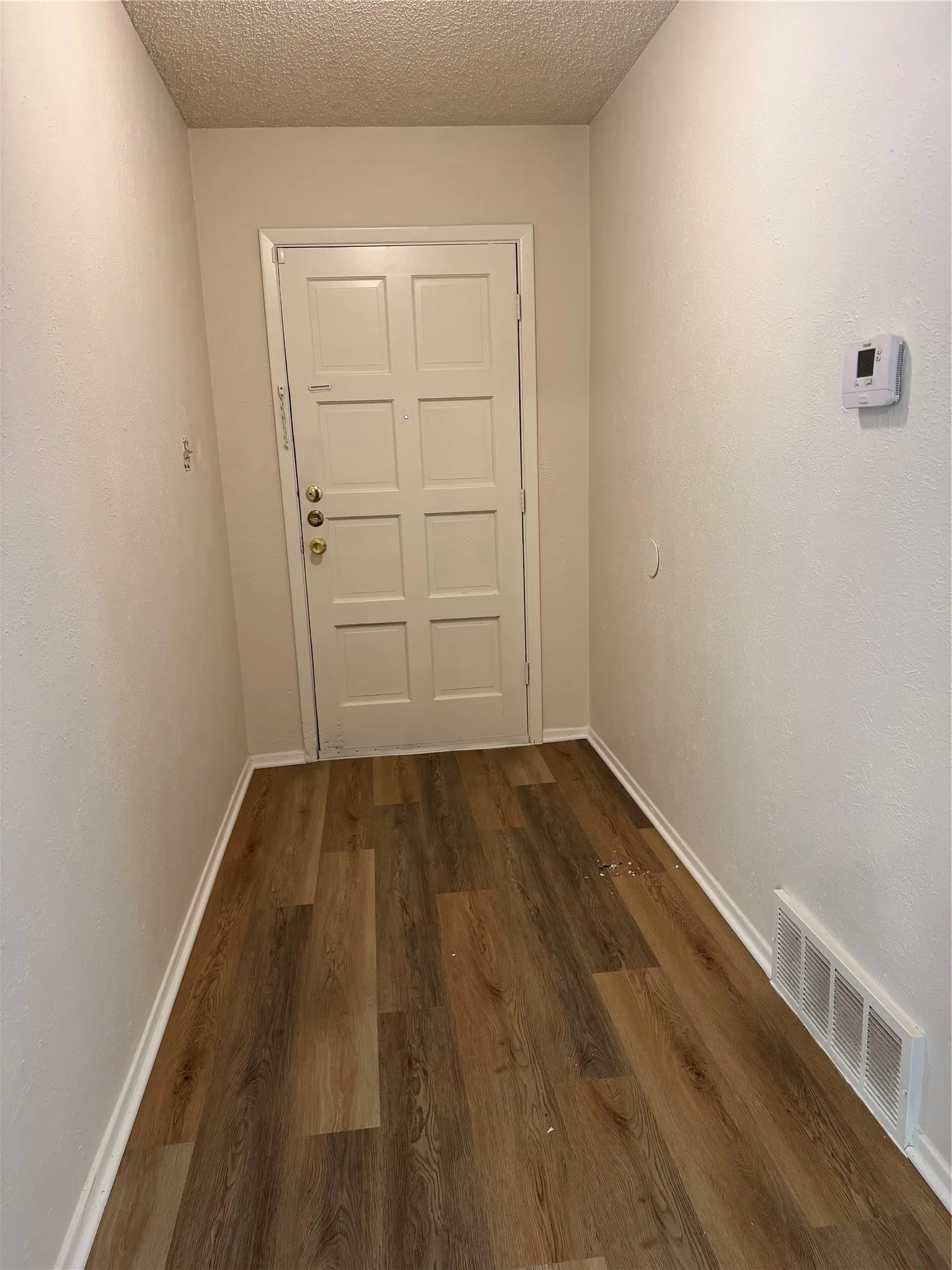 Single Family Residence For Sale in Tarrant County , 606 Pepperidge Court, Arlington, Texas 76014, 3 Bedroom, 2 Bathroom, 2 Garage spaces, 1,289 Sqft, built in 1972, mls#21242684, Real Estate Agent in Arlington, Homes For Sale in Tarrant county, Homes For Sale in Arlington, Realtor in Arlington Texas, Real Estate Brokerage Independent Realty Texas, Luminita Cordes Realtor