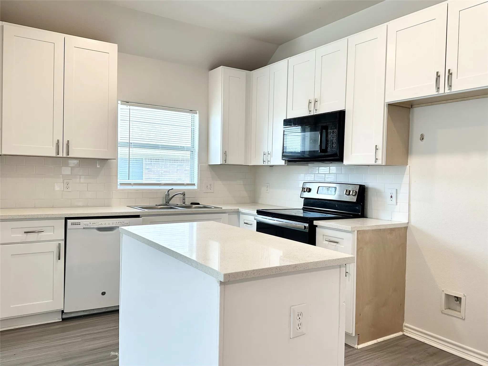 Single Family Residence For Rent in Collin County , 2805 Arabian Lane, Celina, Texas 75009, 3 Bedroom, 2 Bathroom, 2 Garage spaces, 2,037 Sqft, built in 2005, mls#21372746, Real Estate Agent in Celina, Homes For Rent in Collin county, Homes For Rent in Celina, Realtor in Celina Texas, Real Estate Brokerage Independent Realty Texas, Luminita Cordes Realtor