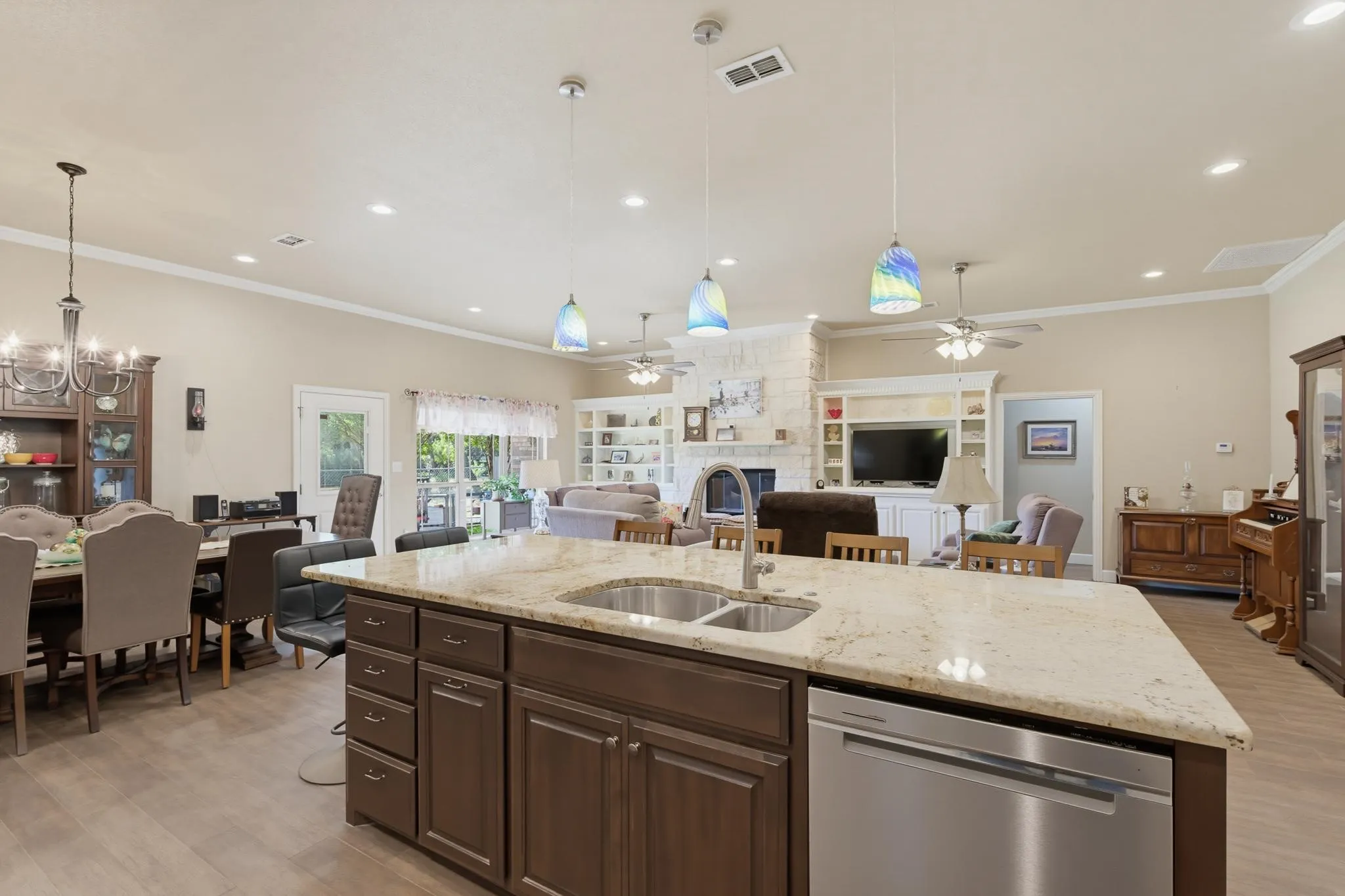 Kitchen island with an undermount sink and granite countertop