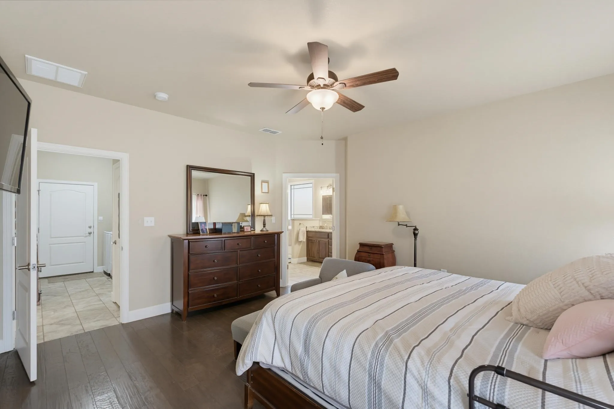 Wood-finish flooring with neutral wall tones
