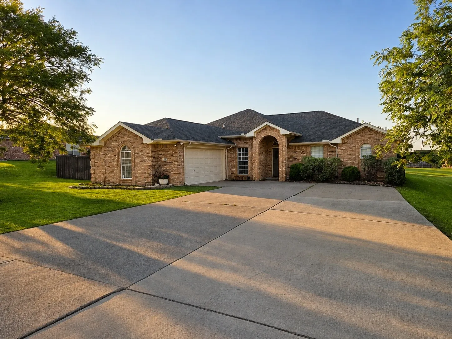 Single Family Residence For Sale in Collin County , 105 Hillside Drive, Celina, Texas 75009, 3 Bedroom, 2 Bathroom, 2 Garage spaces, 1,756 Sqft, built in 2001, mls#21372255, Real Estate Agent in Celina, Homes For Sale in Collin county, Homes For Sale in Celina, Realtor in Celina Texas, Real Estate Brokerage Independent Realty Texas, Luminita Cordes Realtor