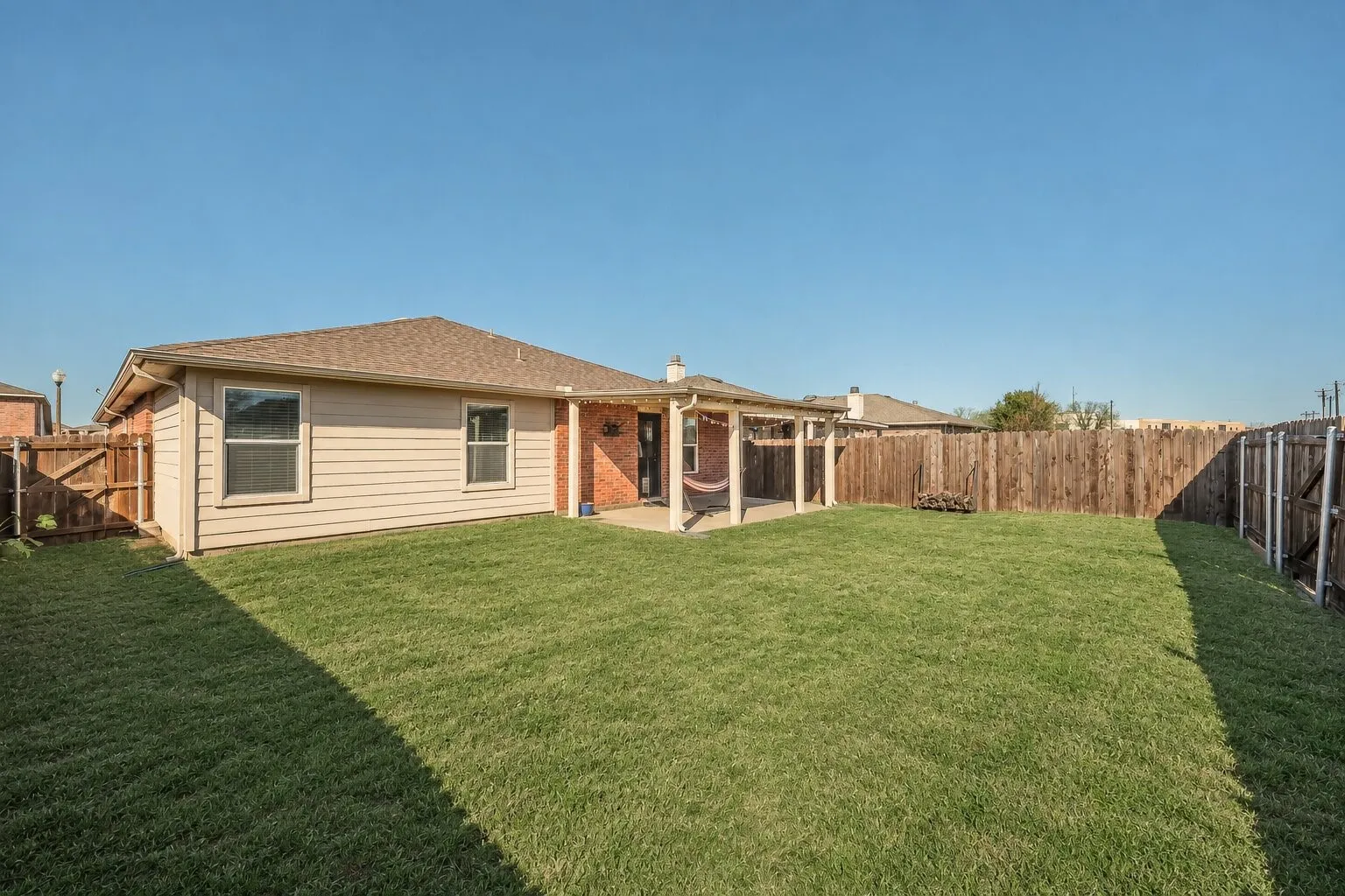 Single Family Residence For Sale in Denton County , 6601 Longleaf Lane, Denton, Texas 76210, 3 Bedroom, 2 Bathroom, 2 Garage spaces, 1,868 Sqft, built in 2007, mls#21372627, Real Estate Agent in Denton, Homes For Sale in Denton county, Homes For Sale in Denton, Realtor in Denton Texas, Real Estate Brokerage Independent Realty Texas, Luminita Cordes Realtor