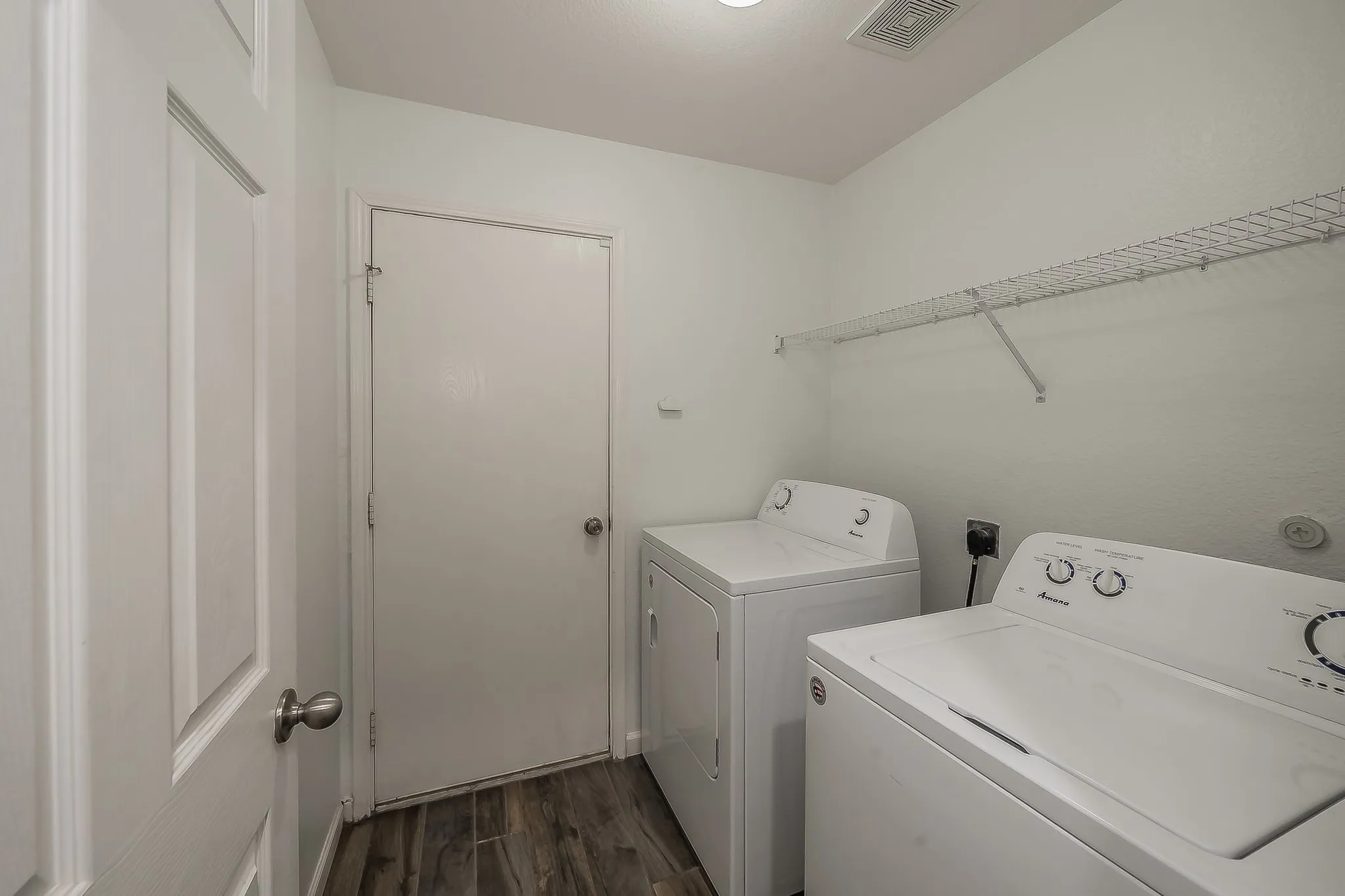 Single Family Residence For Sale in Denton County , 6601 Longleaf Lane, Denton, Texas 76210, 3 Bedroom, 2 Bathroom, 2 Garage spaces, 1,868 Sqft, built in 2007, mls#21372627, Real Estate Agent in Denton, Homes For Sale in Denton county, Homes For Sale in Denton, Realtor in Denton Texas, Real Estate Brokerage Independent Realty Texas, Luminita Cordes Realtor