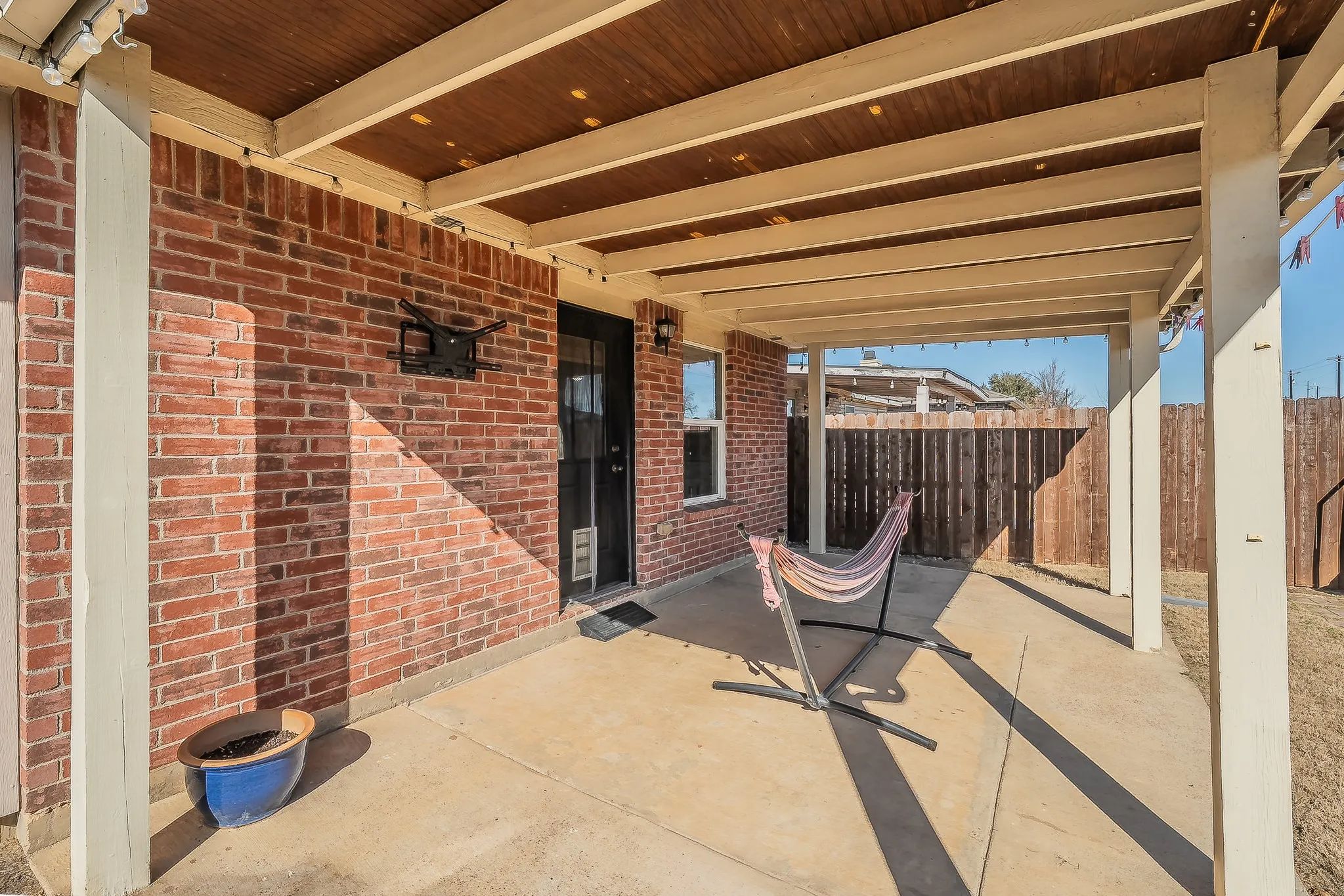 Single Family Residence For Sale in Denton County , 6601 Longleaf Lane, Denton, Texas 76210, 3 Bedroom, 2 Bathroom, 2 Garage spaces, 1,868 Sqft, built in 2007, mls#21372627, Real Estate Agent in Denton, Homes For Sale in Denton county, Homes For Sale in Denton, Realtor in Denton Texas, Real Estate Brokerage Independent Realty Texas, Luminita Cordes Realtor
