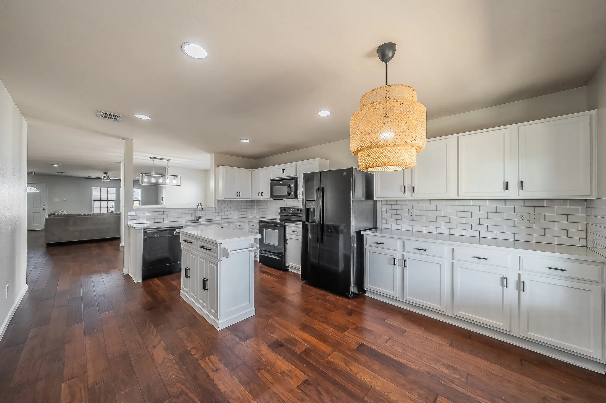 Single Family Residence For Sale in Denton County , 6601 Longleaf Lane, Denton, Texas 76210, 3 Bedroom, 2 Bathroom, 2 Garage spaces, 1,868 Sqft, built in 2007, mls#21372627, Real Estate Agent in Denton, Homes For Sale in Denton county, Homes For Sale in Denton, Realtor in Denton Texas, Real Estate Brokerage Independent Realty Texas, Luminita Cordes Realtor