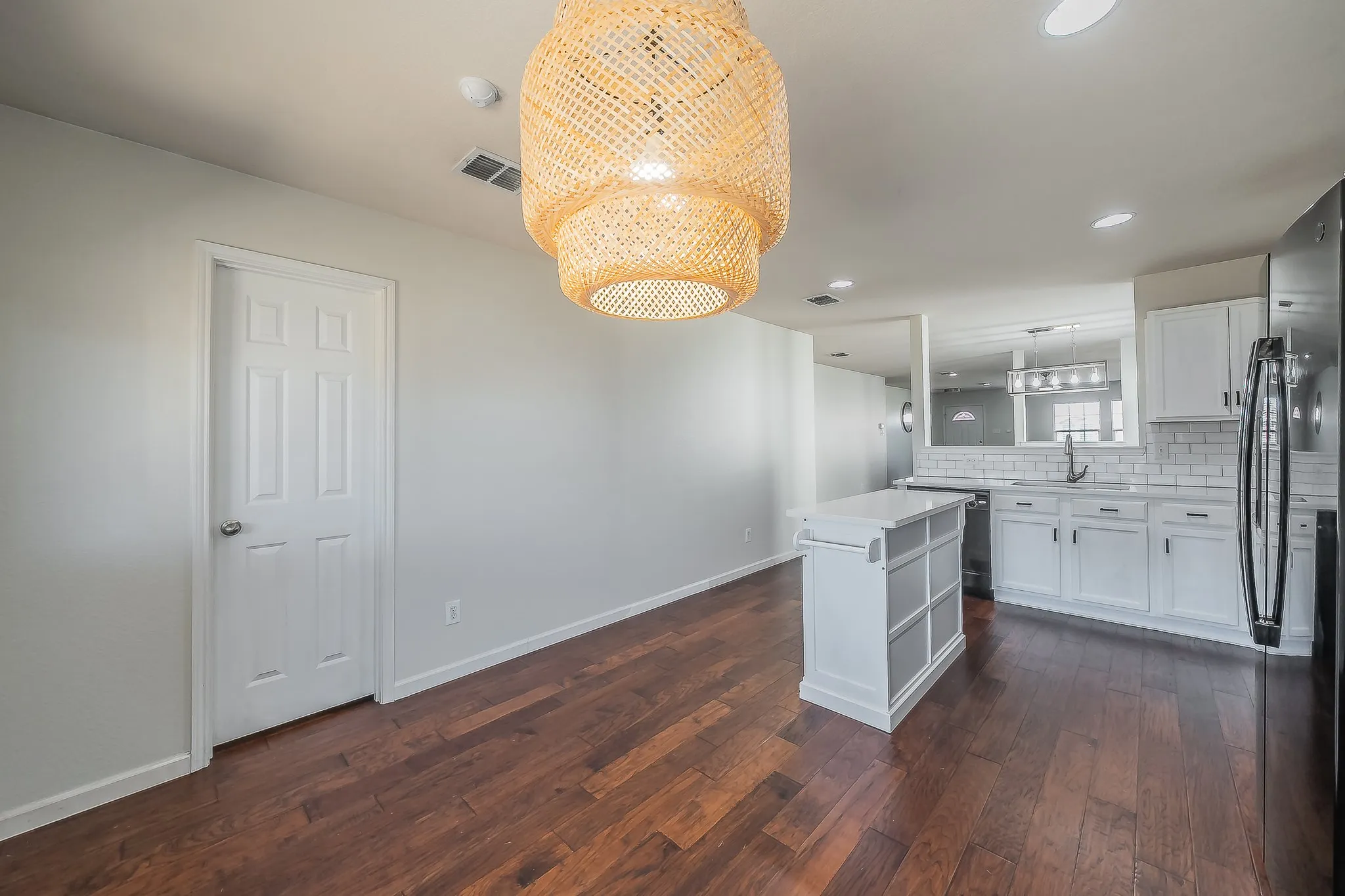 Single Family Residence For Sale in Denton County , 6601 Longleaf Lane, Denton, Texas 76210, 3 Bedroom, 2 Bathroom, 2 Garage spaces, 1,868 Sqft, built in 2007, mls#21372627, Real Estate Agent in Denton, Homes For Sale in Denton county, Homes For Sale in Denton, Realtor in Denton Texas, Real Estate Brokerage Independent Realty Texas, Luminita Cordes Realtor