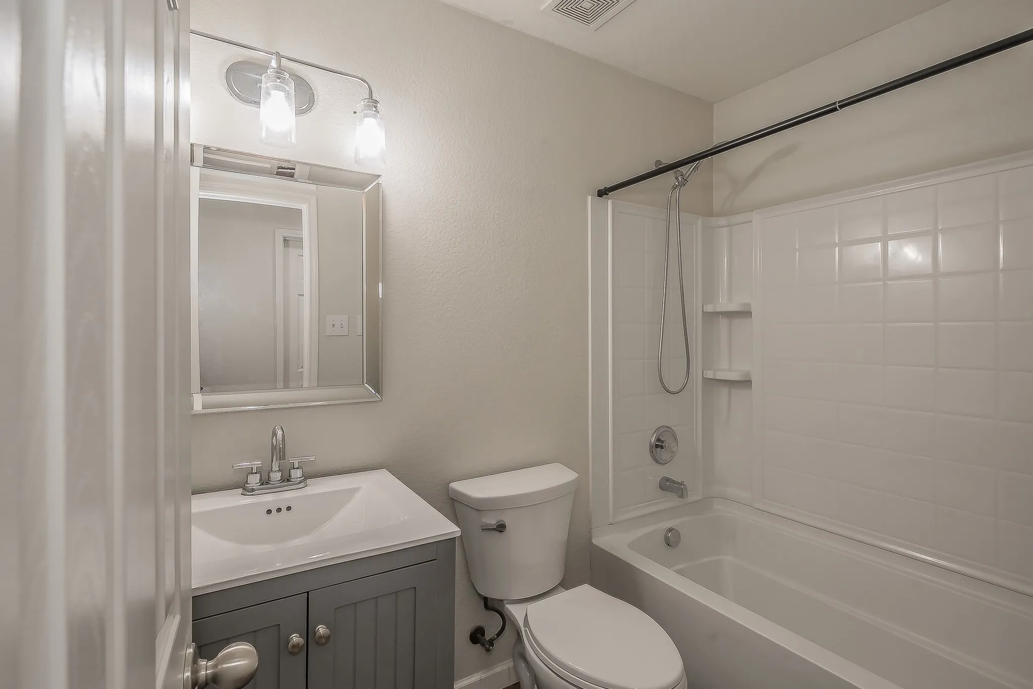 Single Family Residence For Sale in Denton County , 6601 Longleaf Lane, Denton, Texas 76210, 3 Bedroom, 2 Bathroom, 2 Garage spaces, 1,868 Sqft, built in 2007, mls#21372627, Real Estate Agent in Denton, Homes For Sale in Denton county, Homes For Sale in Denton, Realtor in Denton Texas, Real Estate Brokerage Independent Realty Texas, Luminita Cordes Realtor