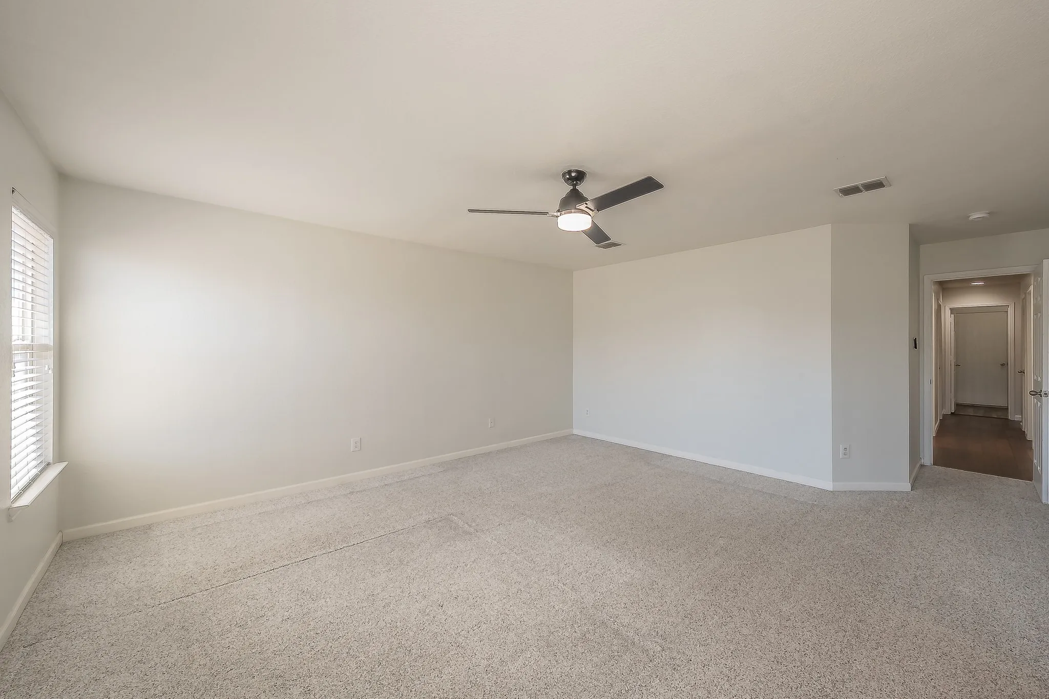 Single Family Residence For Sale in Denton County , 6601 Longleaf Lane, Denton, Texas 76210, 3 Bedroom, 2 Bathroom, 2 Garage spaces, 1,868 Sqft, built in 2007, mls#21372627, Real Estate Agent in Denton, Homes For Sale in Denton county, Homes For Sale in Denton, Realtor in Denton Texas, Real Estate Brokerage Independent Realty Texas, Luminita Cordes Realtor