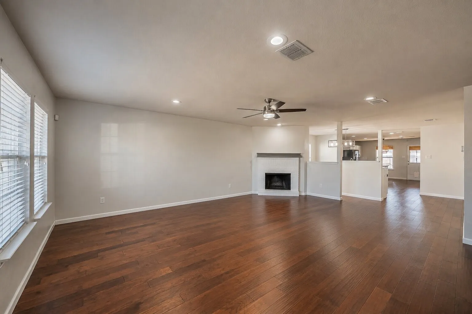 Single Family Residence For Sale in Denton County , 6601 Longleaf Lane, Denton, Texas 76210, 3 Bedroom, 2 Bathroom, 2 Garage spaces, 1,868 Sqft, built in 2007, mls#21372627, Real Estate Agent in Denton, Homes For Sale in Denton county, Homes For Sale in Denton, Realtor in Denton Texas, Real Estate Brokerage Independent Realty Texas, Luminita Cordes Realtor
