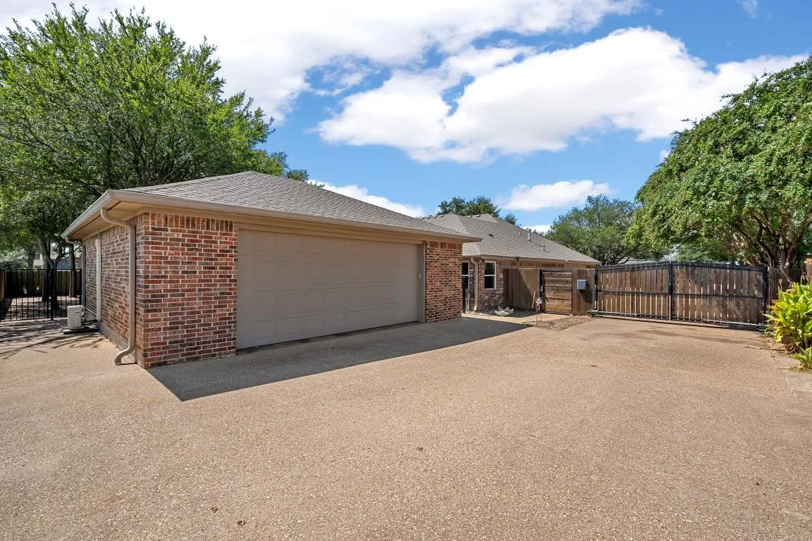 Single Family Residence For Sale in Mc Lennan County , 2324 Paddington Way, Waco, Texas 76655, 4 Bedroom, 3 Bathroom, 4 Garage spaces, 2,654 Sqft, built in 2000, mls#21372176, Real Estate Agent in Waco, Homes For Sale in Mc Lennan county, Homes For Sale in Waco, Realtor in Waco Texas, Real Estate Brokerage Independent Realty Texas, Luminita Cordes Realtor