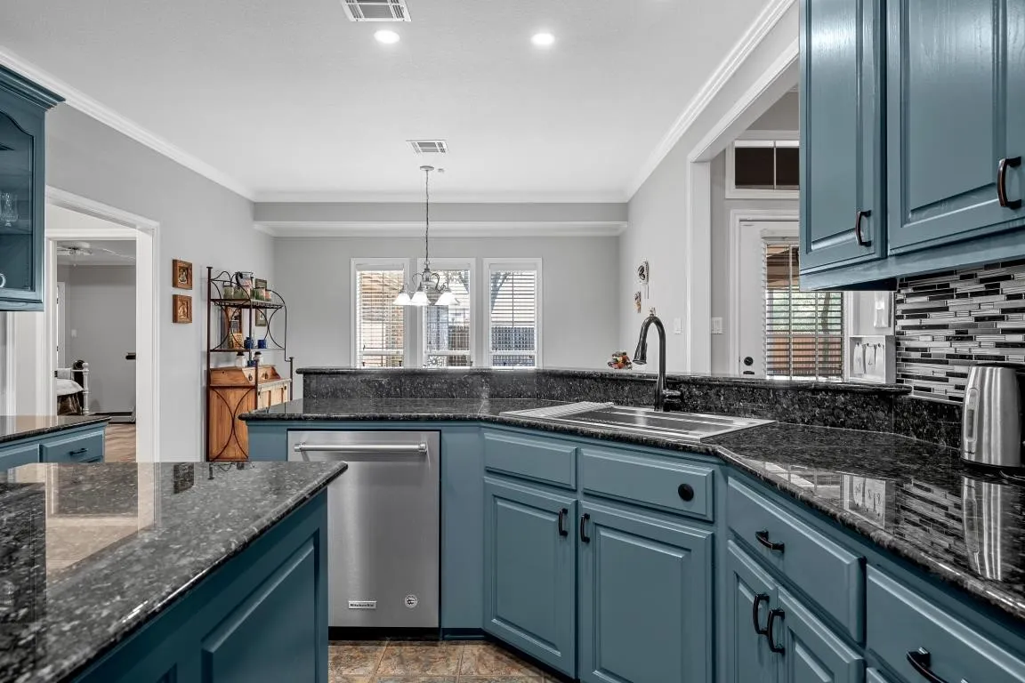 Single Family Residence For Sale in Mc Lennan County , 2324 Paddington Way, Waco, Texas 76655, 4 Bedroom, 3 Bathroom, 4 Garage spaces, 2,654 Sqft, built in 2000, mls#21372176, Real Estate Agent in Waco, Homes For Sale in Mc Lennan county, Homes For Sale in Waco, Realtor in Waco Texas, Real Estate Brokerage Independent Realty Texas, Luminita Cordes Realtor