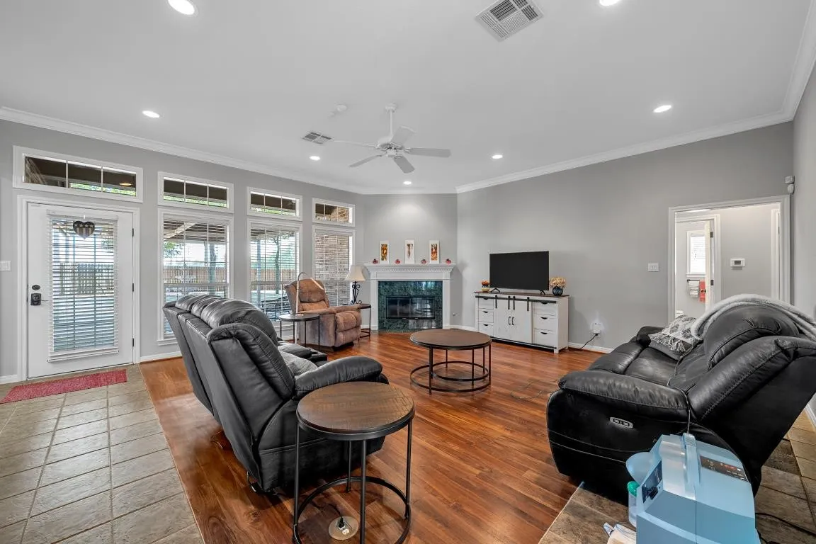 Single Family Residence For Sale in Mc Lennan County , 2324 Paddington Way, Waco, Texas 76655, 4 Bedroom, 3 Bathroom, 4 Garage spaces, 2,654 Sqft, built in 2000, mls#21372176, Real Estate Agent in Waco, Homes For Sale in Mc Lennan county, Homes For Sale in Waco, Realtor in Waco Texas, Real Estate Brokerage Independent Realty Texas, Luminita Cordes Realtor
