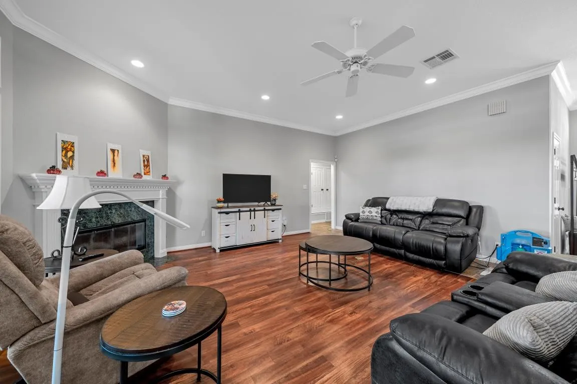 Single Family Residence For Sale in Mc Lennan County , 2324 Paddington Way, Waco, Texas 76655, 4 Bedroom, 3 Bathroom, 4 Garage spaces, 2,654 Sqft, built in 2000, mls#21372176, Real Estate Agent in Waco, Homes For Sale in Mc Lennan county, Homes For Sale in Waco, Realtor in Waco Texas, Real Estate Brokerage Independent Realty Texas, Luminita Cordes Realtor