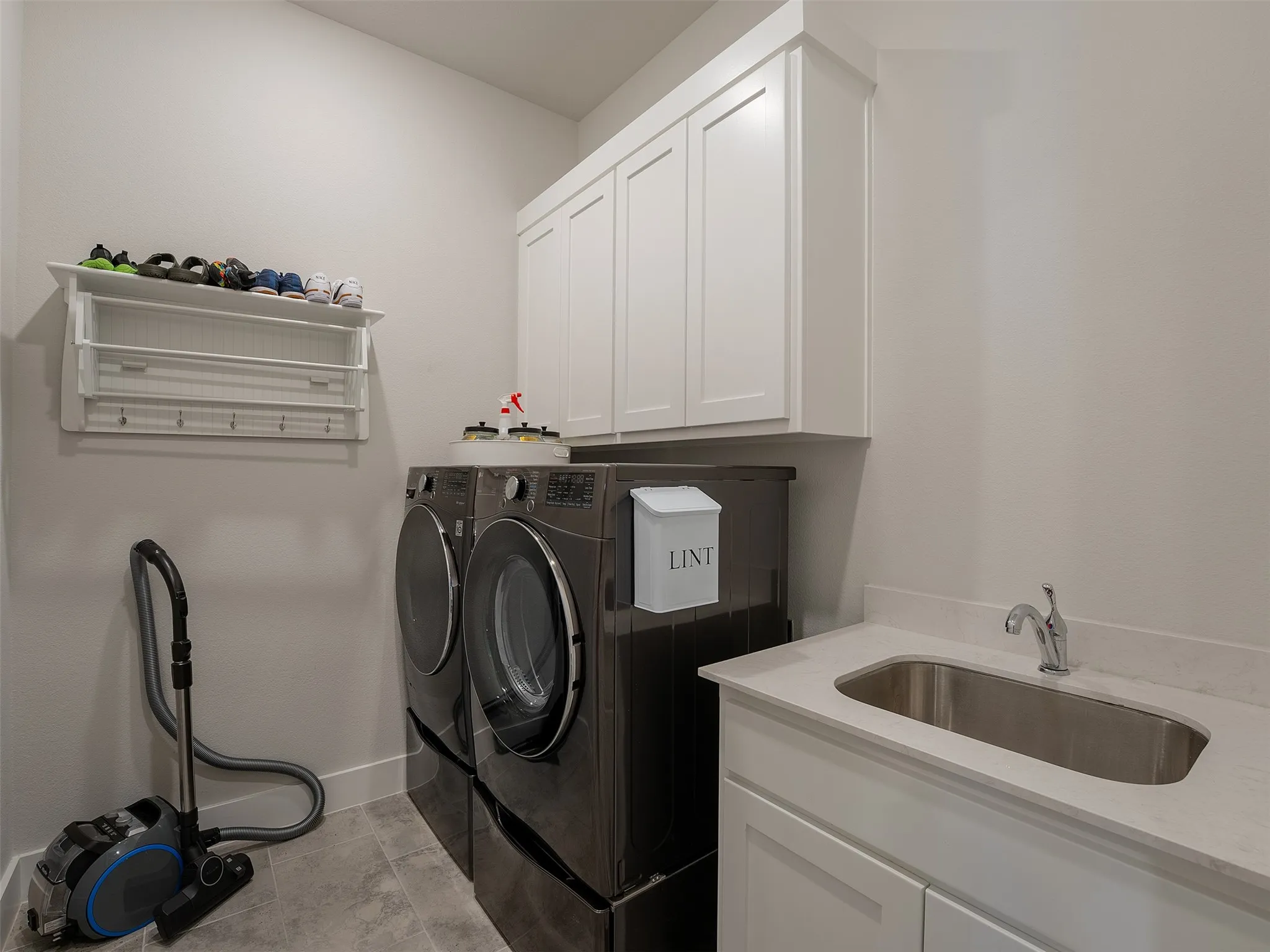 Single Family Residence For Sale in Denton County , 4250 Mill Branch Drive, Prosper, Texas 75078, 5 Bedroom, 6 Bathroom, 3 Garage spaces, 3,895 Sqft, built in 2021, mls#21372758, Real Estate Agent in Prosper, Homes For Sale in Denton county, Homes For Sale in Prosper, Realtor in Prosper Texas, Real Estate Brokerage Independent Realty Texas, Luminita Cordes Realtor