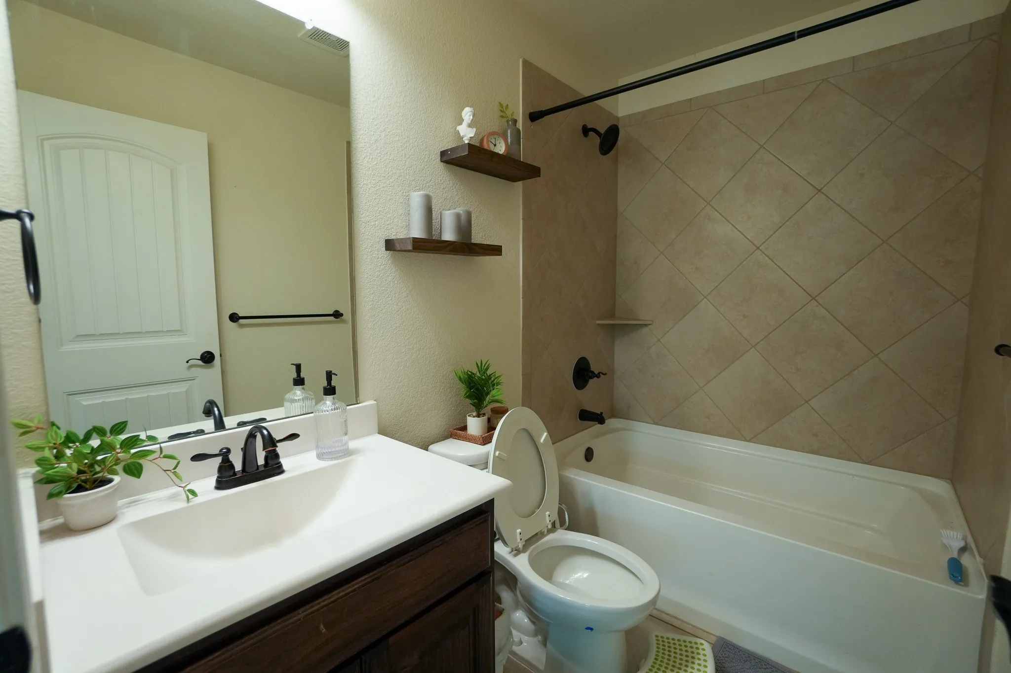 Single Family Residence For Rent in Tarrant County , 4112 Sweet Clover Lane, Fort Worth, Texas 76036, 3 Bedroom, 2 Bathroom, 2 Garage spaces, 1,739 Sqft, built in 2018, mls#21360209, Real Estate Agent in Fort Worth, Homes For Rent in Tarrant county, Homes For Rent in Fort Worth, Realtor in Fort Worth Texas, Real Estate Brokerage Independent Realty Texas, Luminita Cordes Realtor