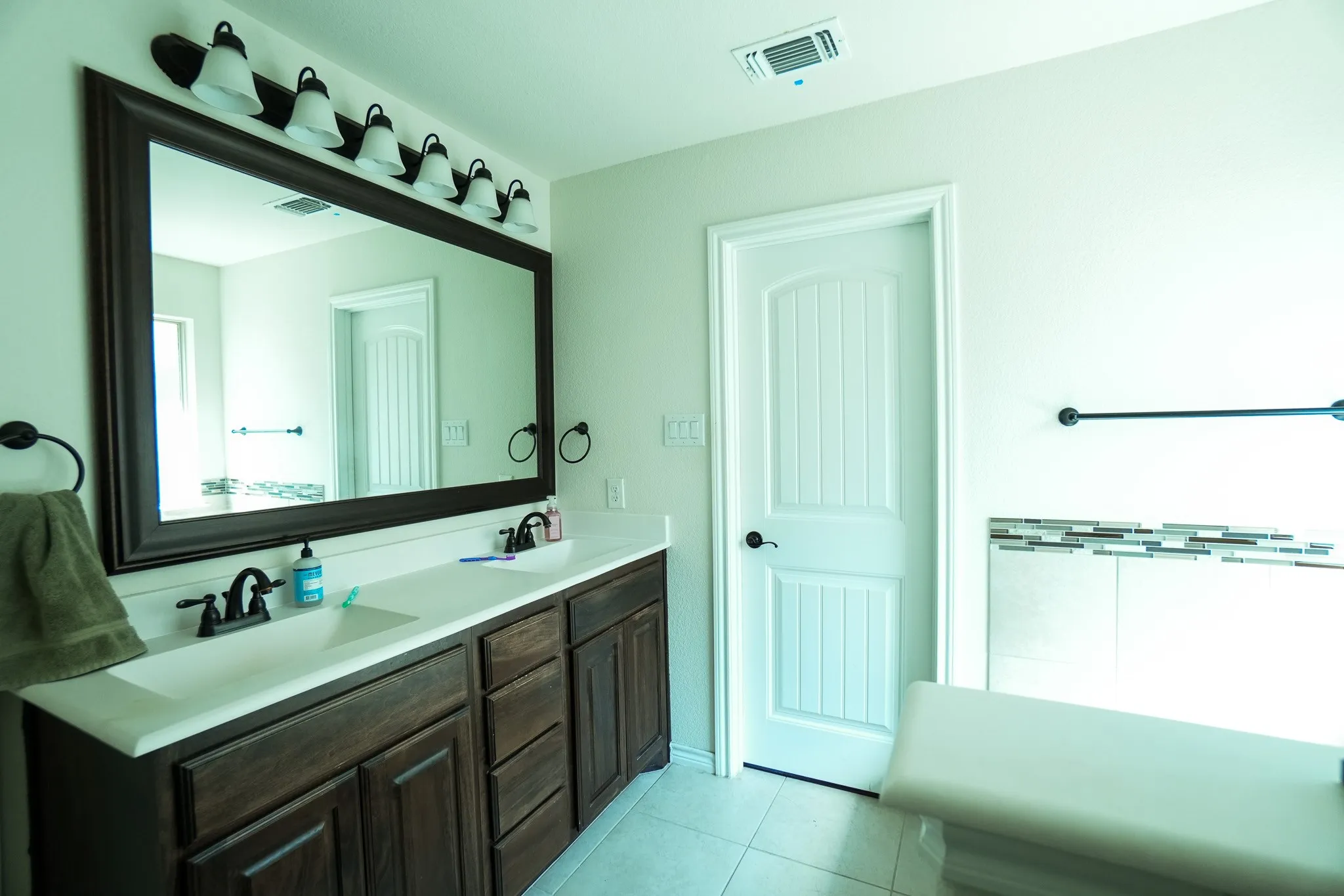 Single Family Residence For Rent in Tarrant County , 4112 Sweet Clover Lane, Fort Worth, Texas 76036, 3 Bedroom, 2 Bathroom, 2 Garage spaces, 1,739 Sqft, built in 2018, mls#21360209, Real Estate Agent in Fort Worth, Homes For Rent in Tarrant county, Homes For Rent in Fort Worth, Realtor in Fort Worth Texas, Real Estate Brokerage Independent Realty Texas, Luminita Cordes Realtor