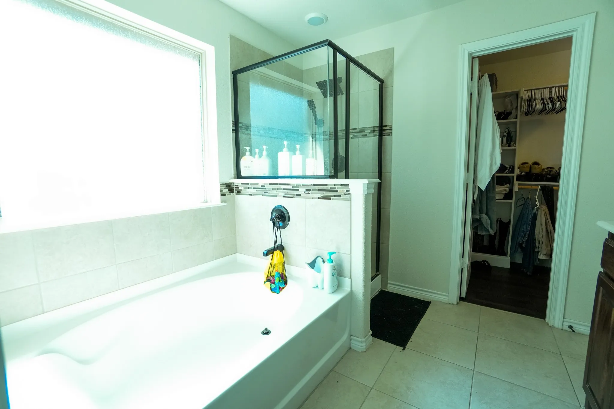 Single Family Residence For Rent in Tarrant County , 4112 Sweet Clover Lane, Fort Worth, Texas 76036, 3 Bedroom, 2 Bathroom, 2 Garage spaces, 1,739 Sqft, built in 2018, mls#21360209, Real Estate Agent in Fort Worth, Homes For Rent in Tarrant county, Homes For Rent in Fort Worth, Realtor in Fort Worth Texas, Real Estate Brokerage Independent Realty Texas, Luminita Cordes Realtor