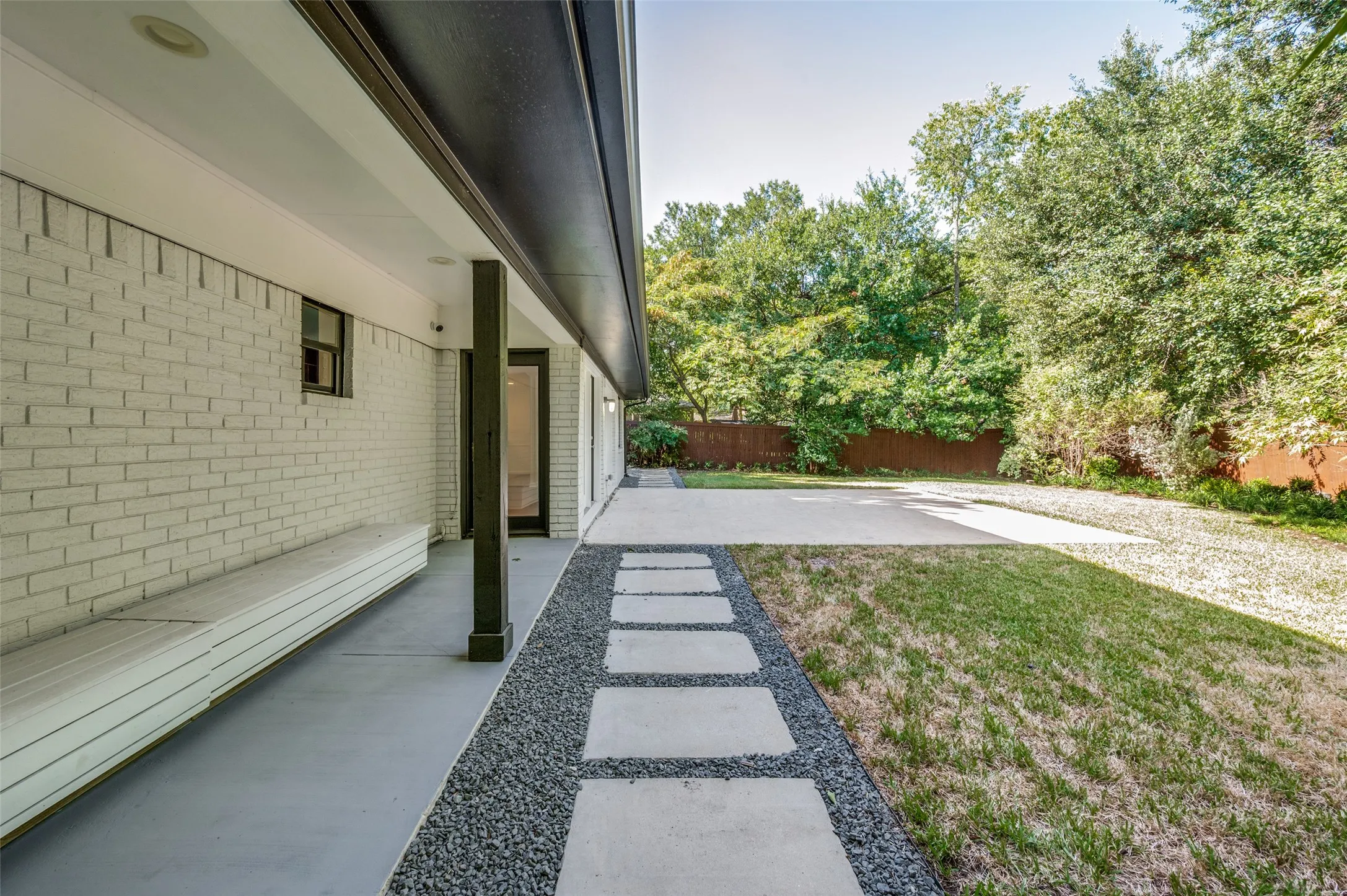 Single Family Residence For Rent in Dallas County , 10131 Pensive Drive, Dallas, Texas 75229, 4 Bedroom, 3 Bathroom, 2 Garage spaces, 2,620 Sqft, built in 1966, mls#21372761, Real Estate Agent in Dallas, Homes For Rent in Dallas county, Homes For Rent in Dallas, Realtor in Dallas Texas, Real Estate Brokerage Independent Realty Texas, Luminita Cordes Realtor