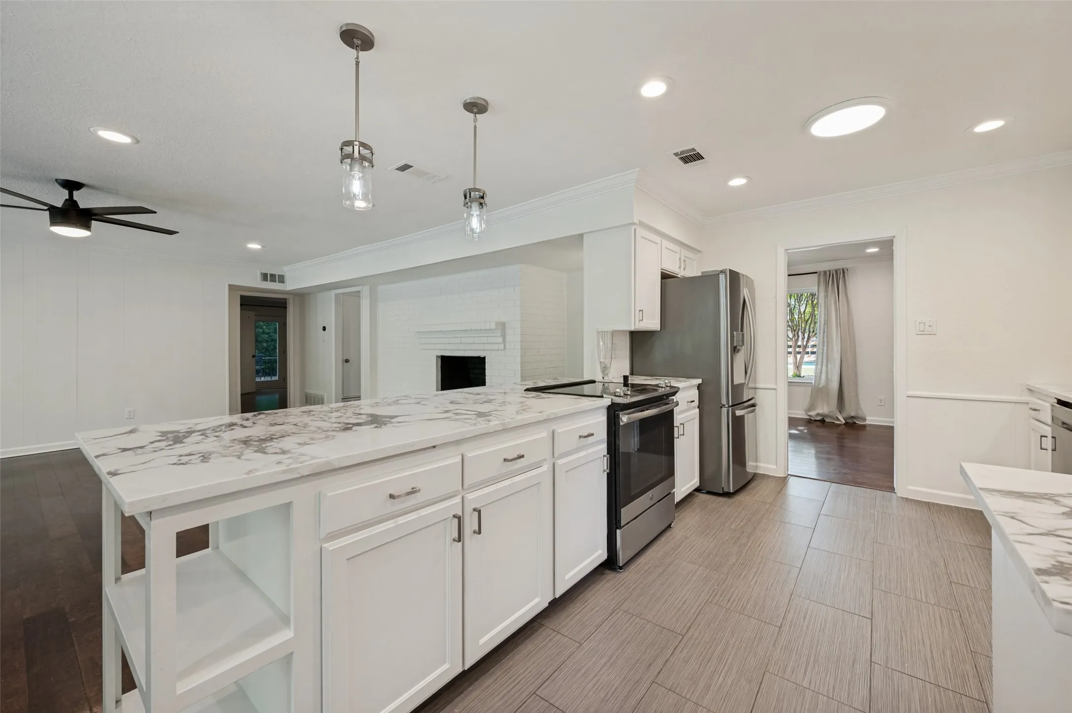 Single Family Residence For Rent in Dallas County , 10131 Pensive Drive, Dallas, Texas 75229, 4 Bedroom, 3 Bathroom, 2 Garage spaces, 2,620 Sqft, built in 1966, mls#21372761, Real Estate Agent in Dallas, Homes For Rent in Dallas county, Homes For Rent in Dallas, Realtor in Dallas Texas, Real Estate Brokerage Independent Realty Texas, Luminita Cordes Realtor