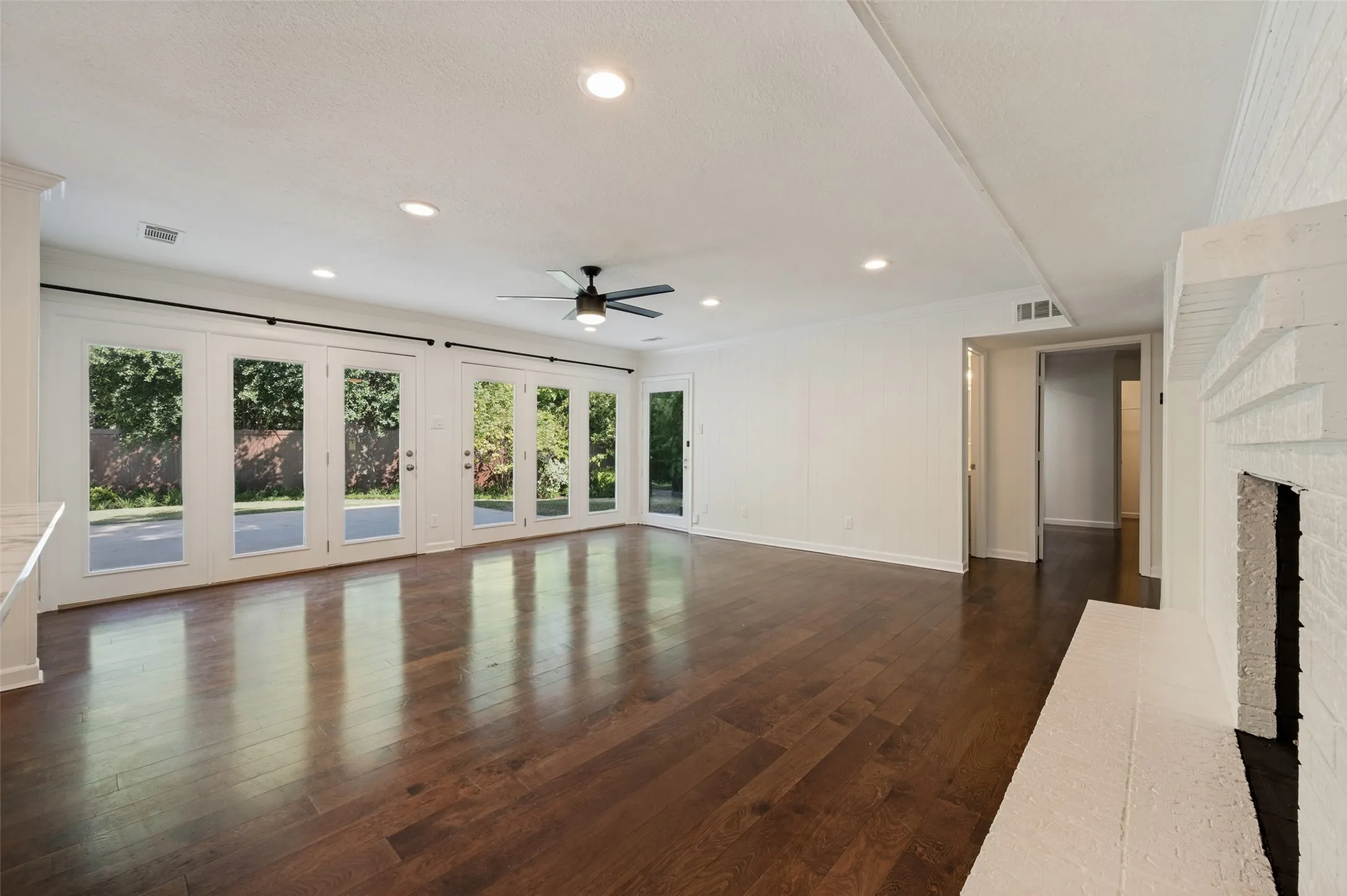 Single Family Residence For Rent in Dallas County , 10131 Pensive Drive, Dallas, Texas 75229, 4 Bedroom, 3 Bathroom, 2 Garage spaces, 2,620 Sqft, built in 1966, mls#21372761, Real Estate Agent in Dallas, Homes For Rent in Dallas county, Homes For Rent in Dallas, Realtor in Dallas Texas, Real Estate Brokerage Independent Realty Texas, Luminita Cordes Realtor