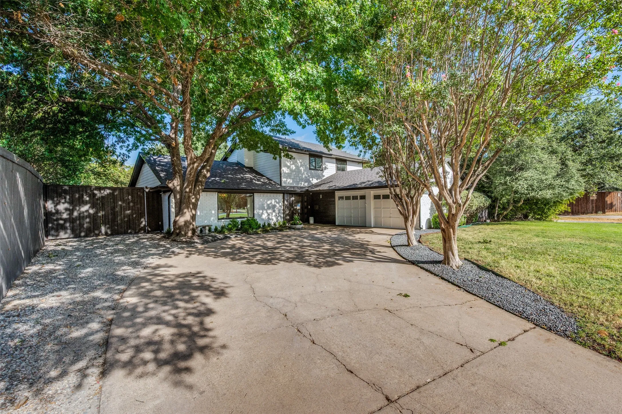 Single Family Residence For Rent in Dallas County , 10131 Pensive Drive, Dallas, Texas 75229, 4 Bedroom, 3 Bathroom, 2 Garage spaces, 2,620 Sqft, built in 1966, mls#21372761, Real Estate Agent in Dallas, Homes For Rent in Dallas county, Homes For Rent in Dallas, Realtor in Dallas Texas, Real Estate Brokerage Independent Realty Texas, Luminita Cordes Realtor