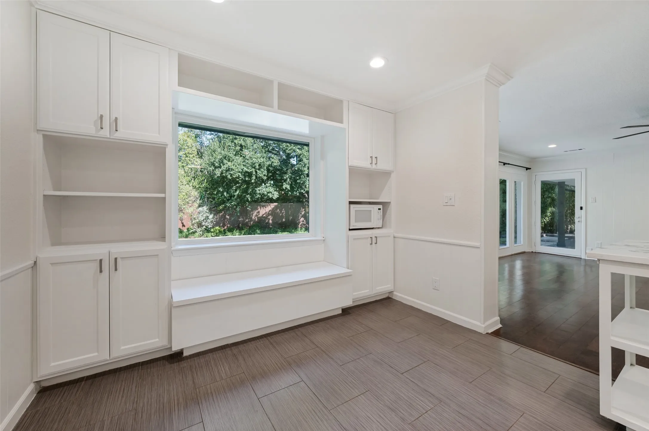 Single Family Residence For Rent in Dallas County , 10131 Pensive Drive, Dallas, Texas 75229, 4 Bedroom, 3 Bathroom, 2 Garage spaces, 2,620 Sqft, built in 1966, mls#21372761, Real Estate Agent in Dallas, Homes For Rent in Dallas county, Homes For Rent in Dallas, Realtor in Dallas Texas, Real Estate Brokerage Independent Realty Texas, Luminita Cordes Realtor