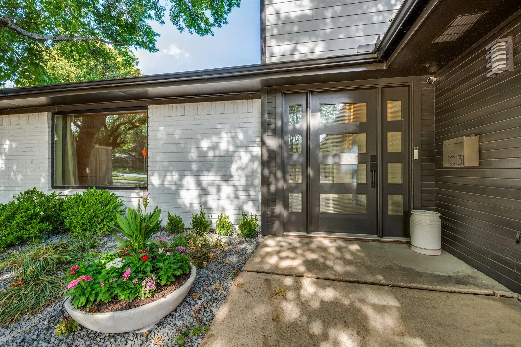 Single Family Residence For Rent in Dallas County , 10131 Pensive Drive, Dallas, Texas 75229, 4 Bedroom, 3 Bathroom, 2 Garage spaces, 2,620 Sqft, built in 1966, mls#21372761, Real Estate Agent in Dallas, Homes For Rent in Dallas county, Homes For Rent in Dallas, Realtor in Dallas Texas, Real Estate Brokerage Independent Realty Texas, Luminita Cordes Realtor