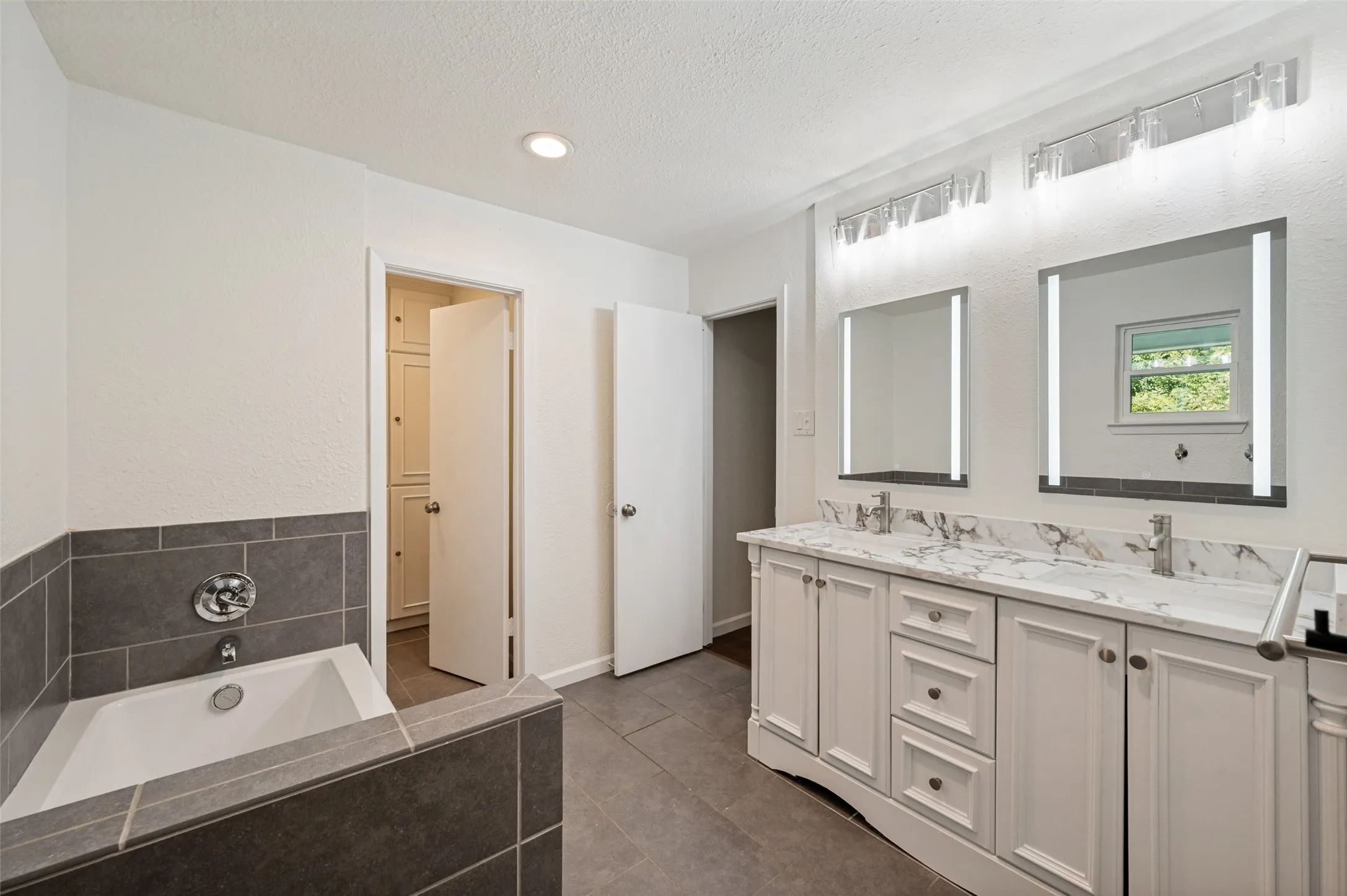 Single Family Residence For Rent in Dallas County , 10131 Pensive Drive, Dallas, Texas 75229, 4 Bedroom, 3 Bathroom, 2 Garage spaces, 2,620 Sqft, built in 1966, mls#21372761, Real Estate Agent in Dallas, Homes For Rent in Dallas county, Homes For Rent in Dallas, Realtor in Dallas Texas, Real Estate Brokerage Independent Realty Texas, Luminita Cordes Realtor