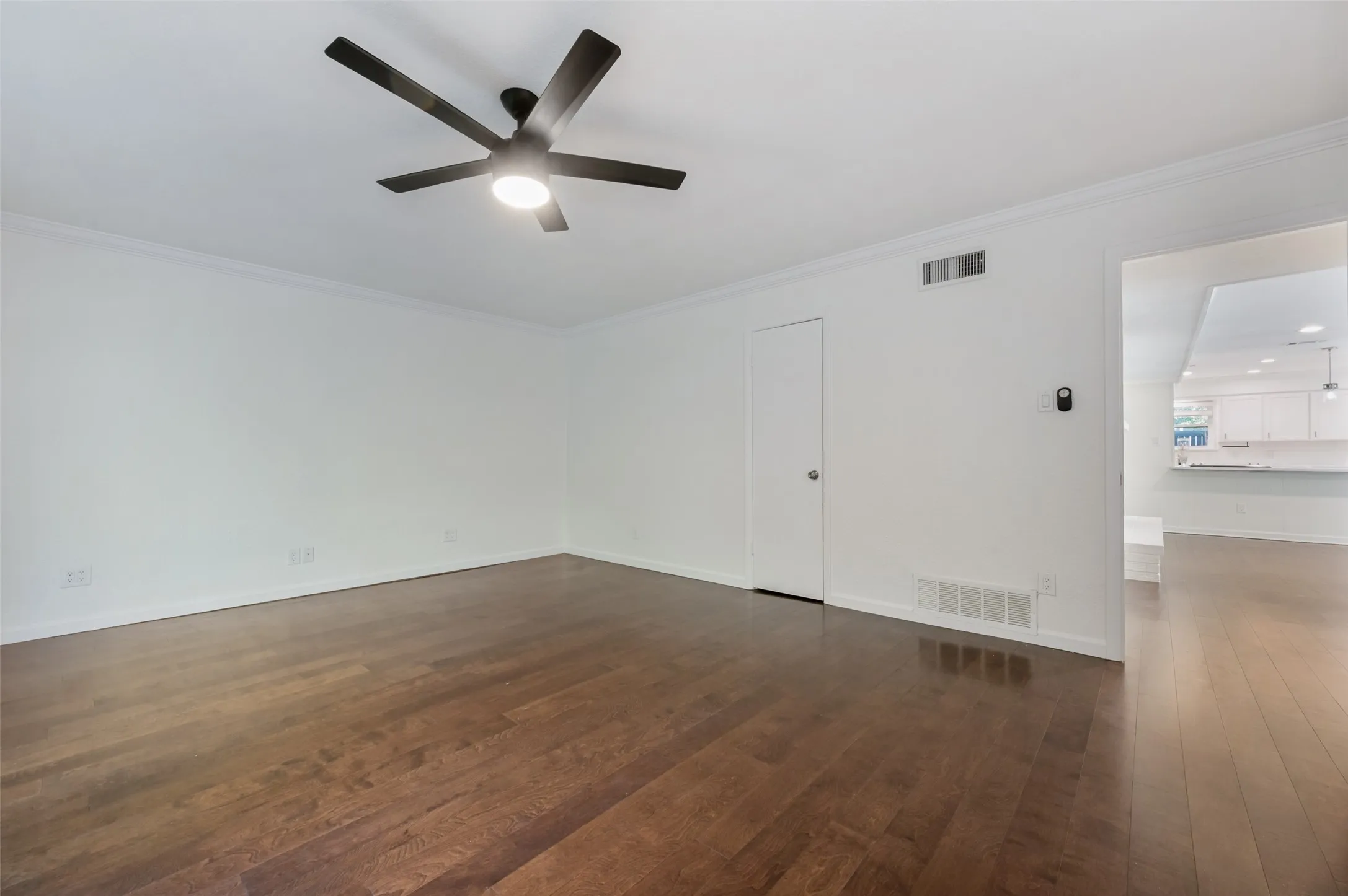 Single Family Residence For Rent in Dallas County , 10131 Pensive Drive, Dallas, Texas 75229, 4 Bedroom, 3 Bathroom, 2 Garage spaces, 2,620 Sqft, built in 1966, mls#21372761, Real Estate Agent in Dallas, Homes For Rent in Dallas county, Homes For Rent in Dallas, Realtor in Dallas Texas, Real Estate Brokerage Independent Realty Texas, Luminita Cordes Realtor