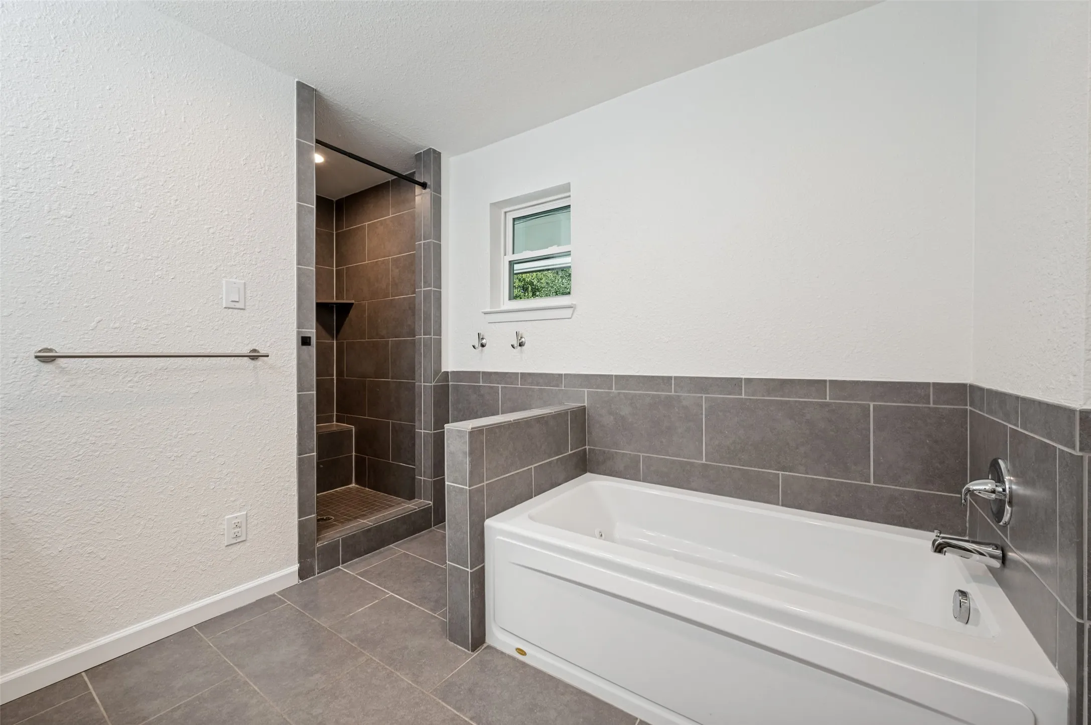 Single Family Residence For Rent in Dallas County , 10131 Pensive Drive, Dallas, Texas 75229, 4 Bedroom, 3 Bathroom, 2 Garage spaces, 2,620 Sqft, built in 1966, mls#21372761, Real Estate Agent in Dallas, Homes For Rent in Dallas county, Homes For Rent in Dallas, Realtor in Dallas Texas, Real Estate Brokerage Independent Realty Texas, Luminita Cordes Realtor