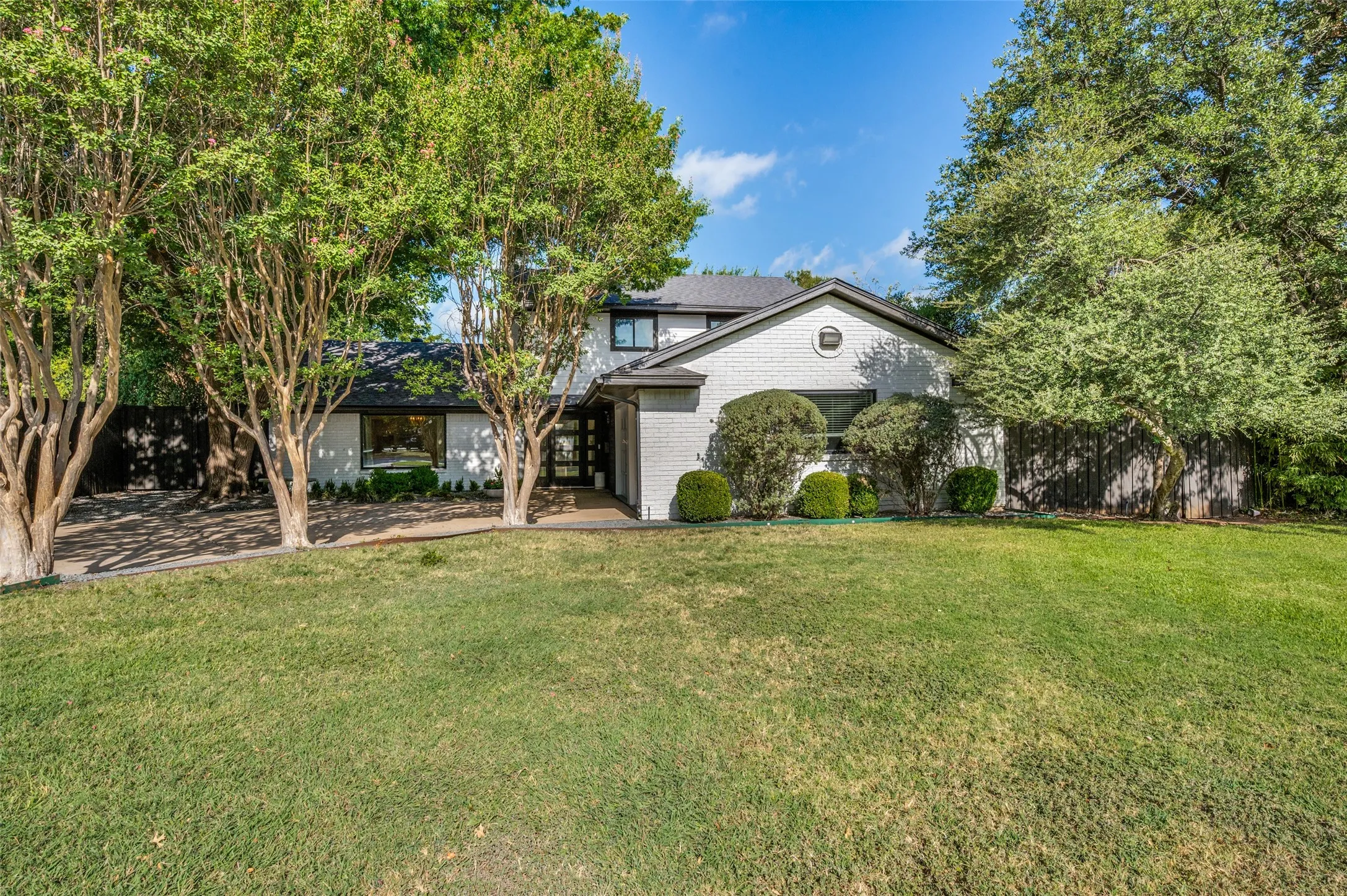 Single Family Residence For Rent in Dallas County , 10131 Pensive Drive, Dallas, Texas 75229, 4 Bedroom, 3 Bathroom, 2 Garage spaces, 2,620 Sqft, built in 1966, mls#21372761, Real Estate Agent in Dallas, Homes For Rent in Dallas county, Homes For Rent in Dallas, Realtor in Dallas Texas, Real Estate Brokerage Independent Realty Texas, Luminita Cordes Realtor