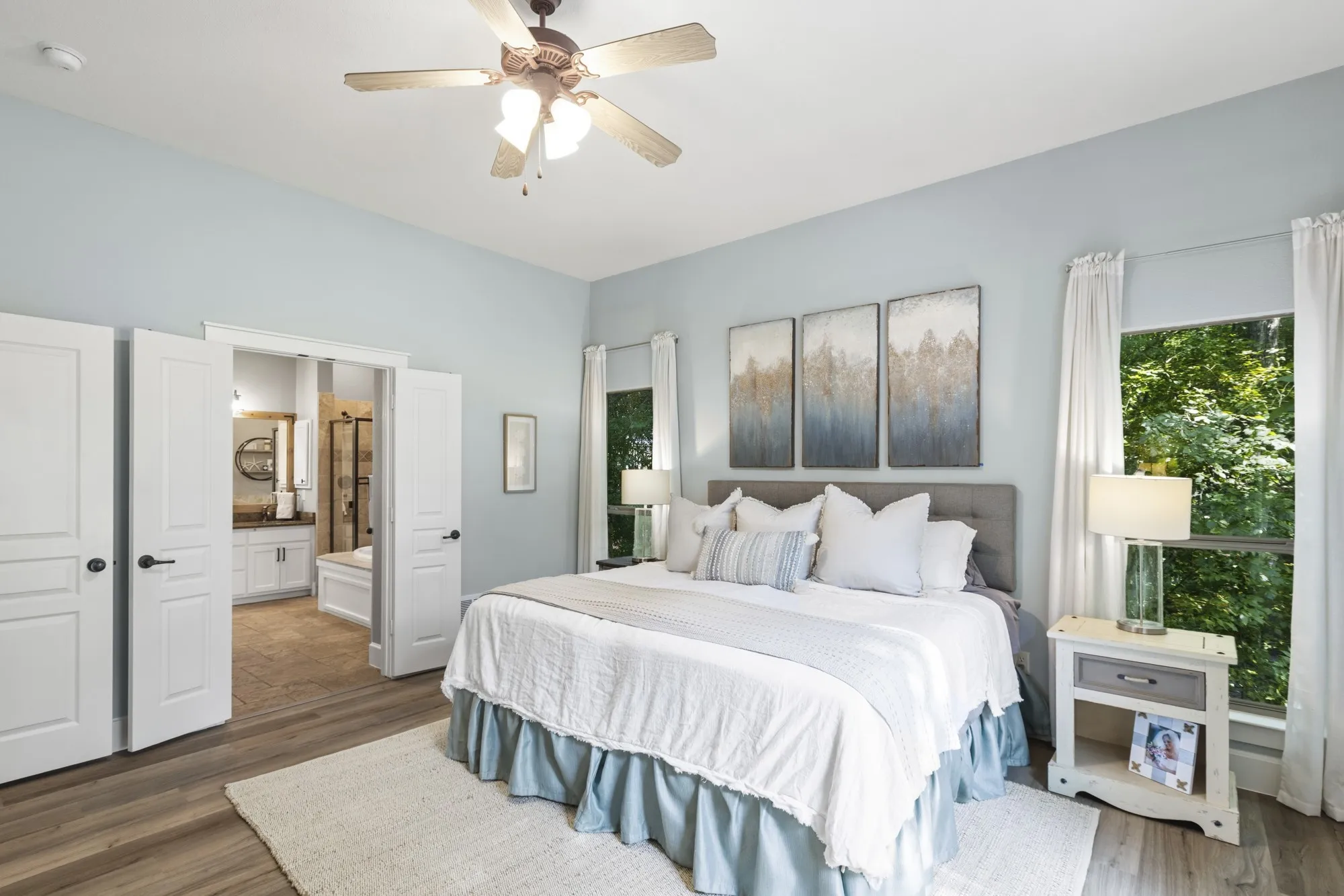 Wood-finish flooring with a ceiling fan